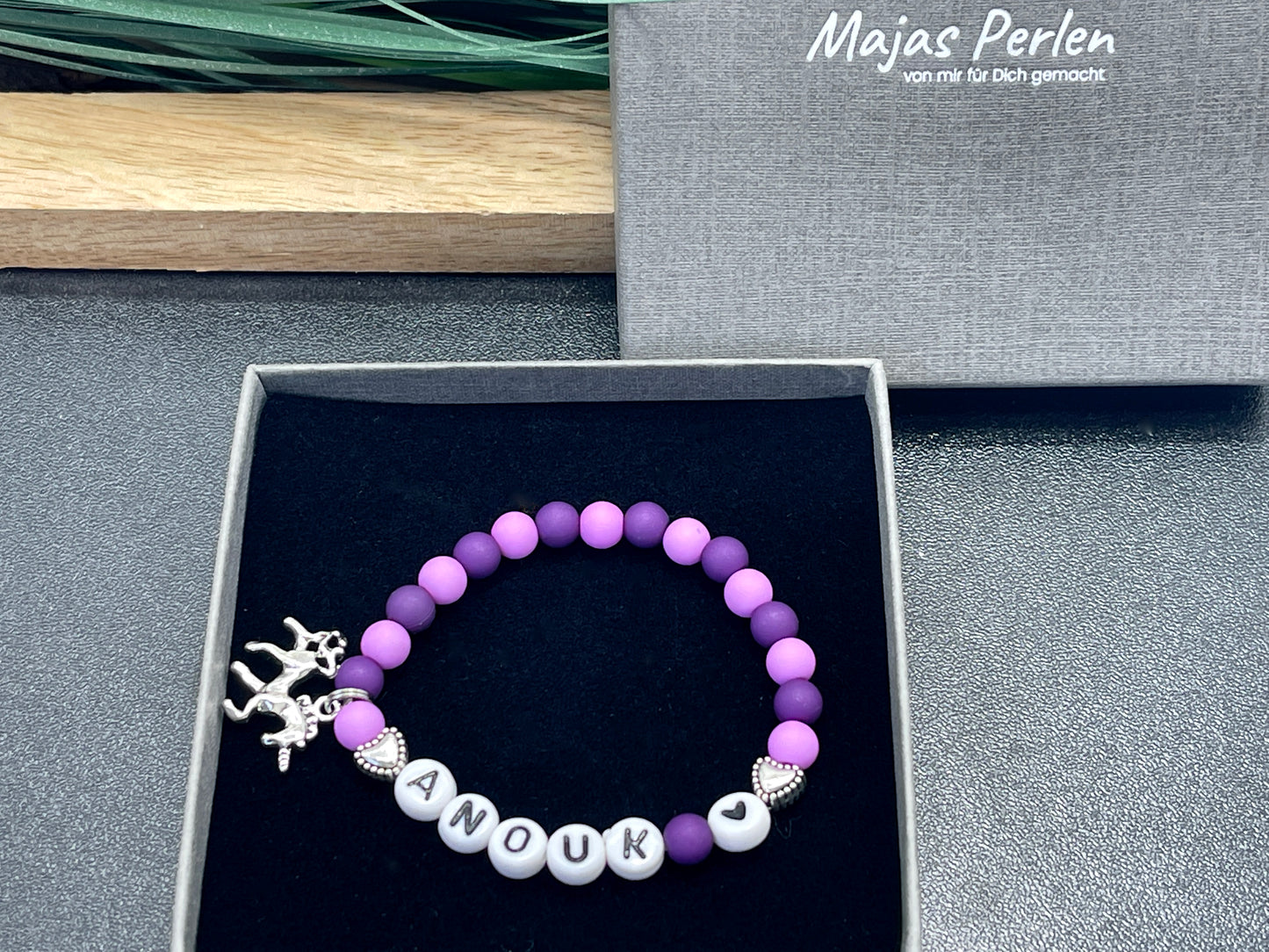 Armband Name Anouk - flieder purple - Einhorn - Acryl Perlen 6 mm - Namensarmband Perlen - Geschenk Mädchen - Armband mit Name - Geburtstagsgeschenk - Größe 13 cm Kinder bis 22 cm - anpassbar