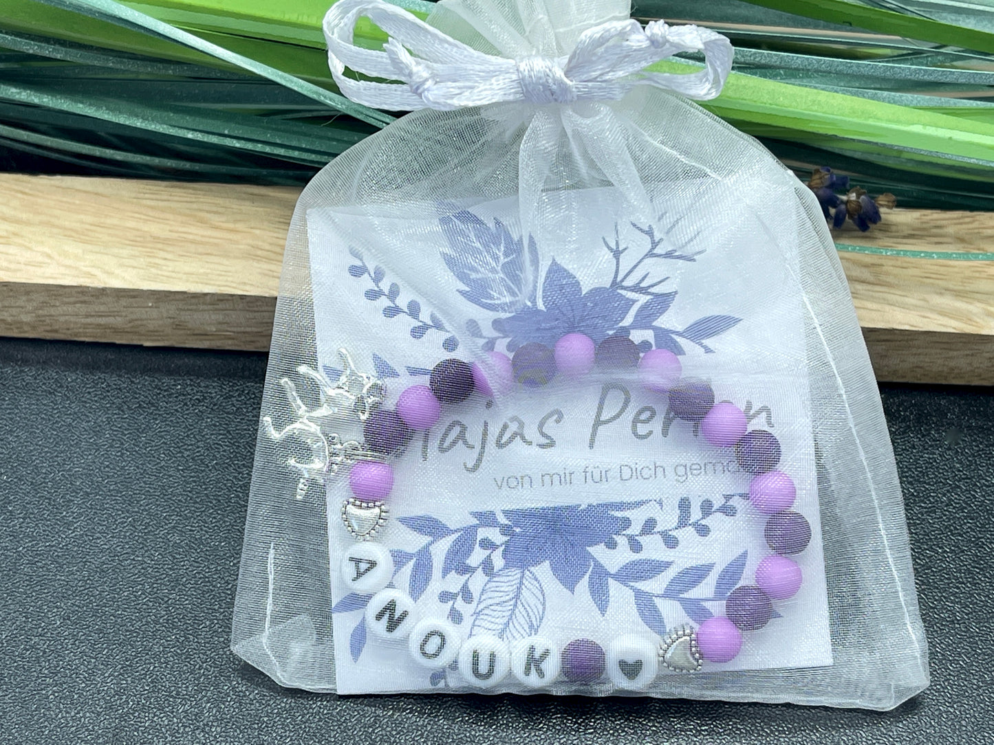Armband Name Anouk - flieder purple - Einhorn - Acryl Perlen 6 mm - Namensarmband Perlen - Geschenk Mädchen - Armband mit Name - Geburtstagsgeschenk - Größe 13 cm Kinder bis 22 cm - anpassbar