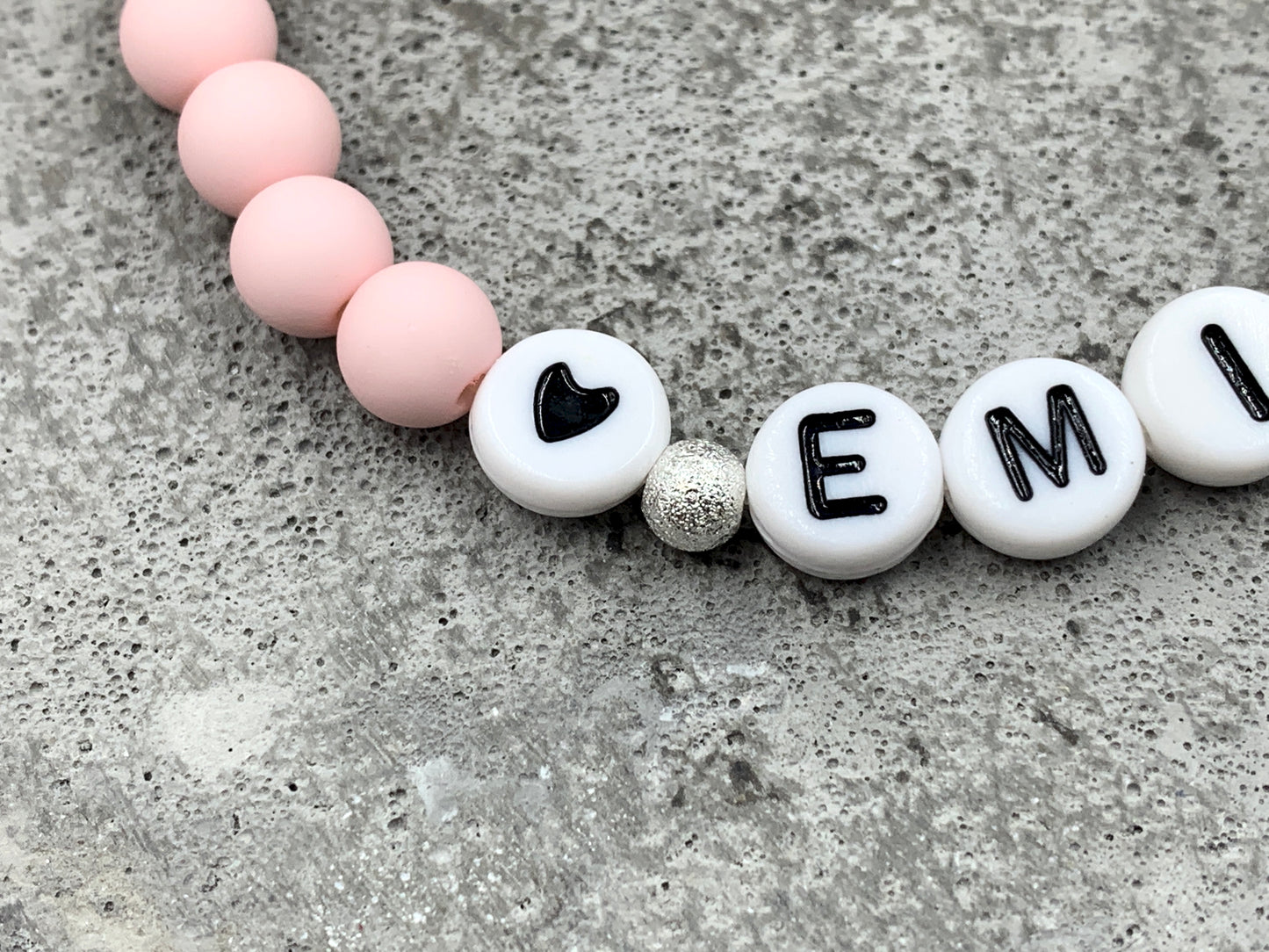 Armband Name Emilia rosa, Geschenk Liebe, Acrylarmband, Geschenk für Mama