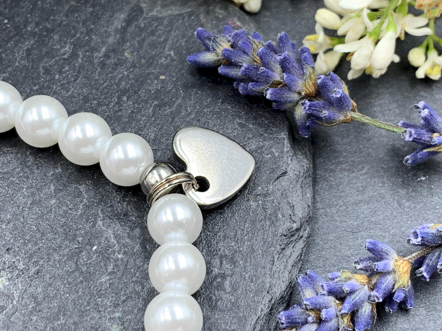 Armband Trauzeugin weiß Perlmuttimitat Glas Herz hochwertig platiniert - Geschenk Brautjungfer rund um JGA - Hochzeitsschmuck