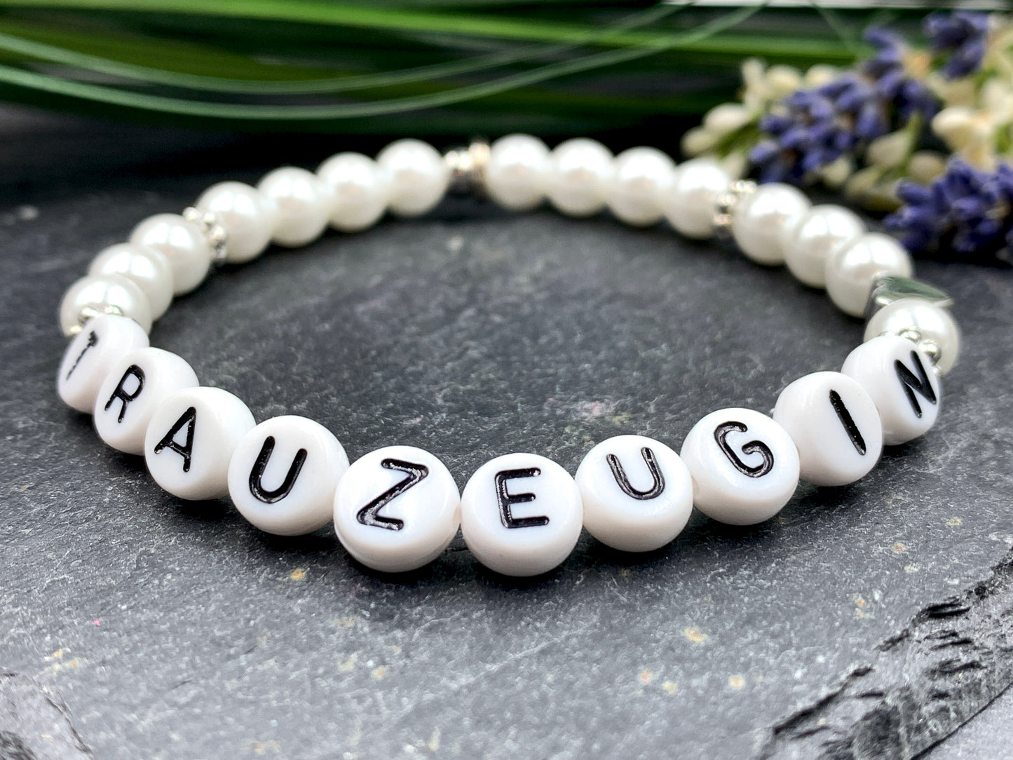 Armband Trauzeugin weiß Perlmuttimitat Glas Herz hochwertig platiniert - Geschenk Brautjungfer rund um JGA - Hochzeitsschmuck