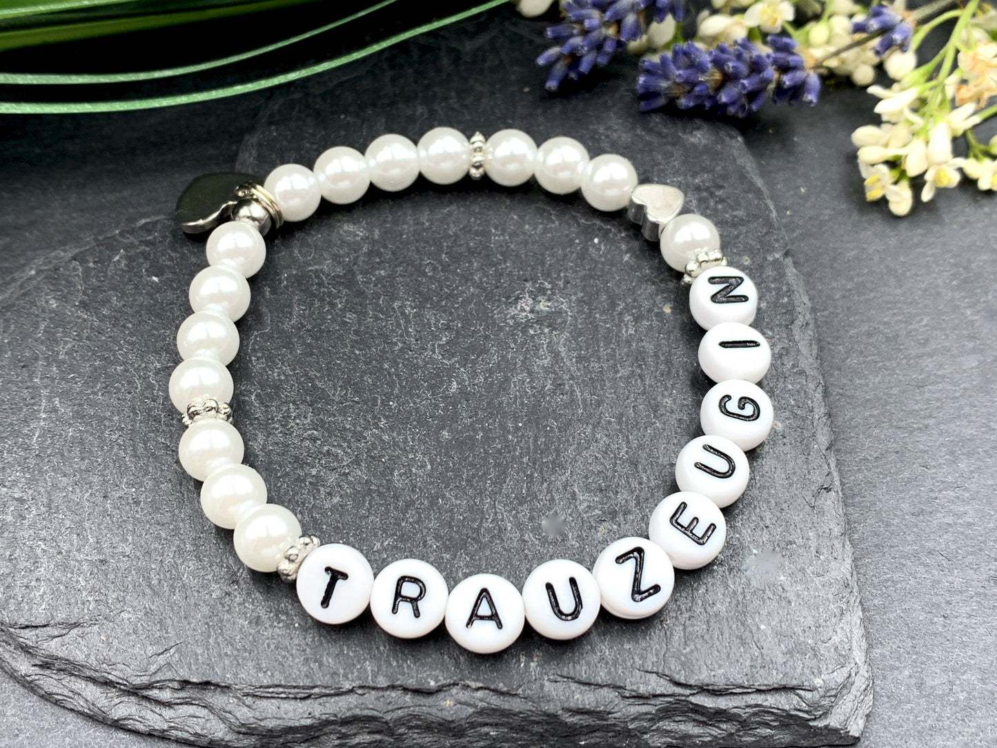Armband Trauzeugin weiß Perlmuttimitat Glas Herz hochwertig platiniert - Geschenk Brautjungfer rund um JGA - Hochzeitsschmuck