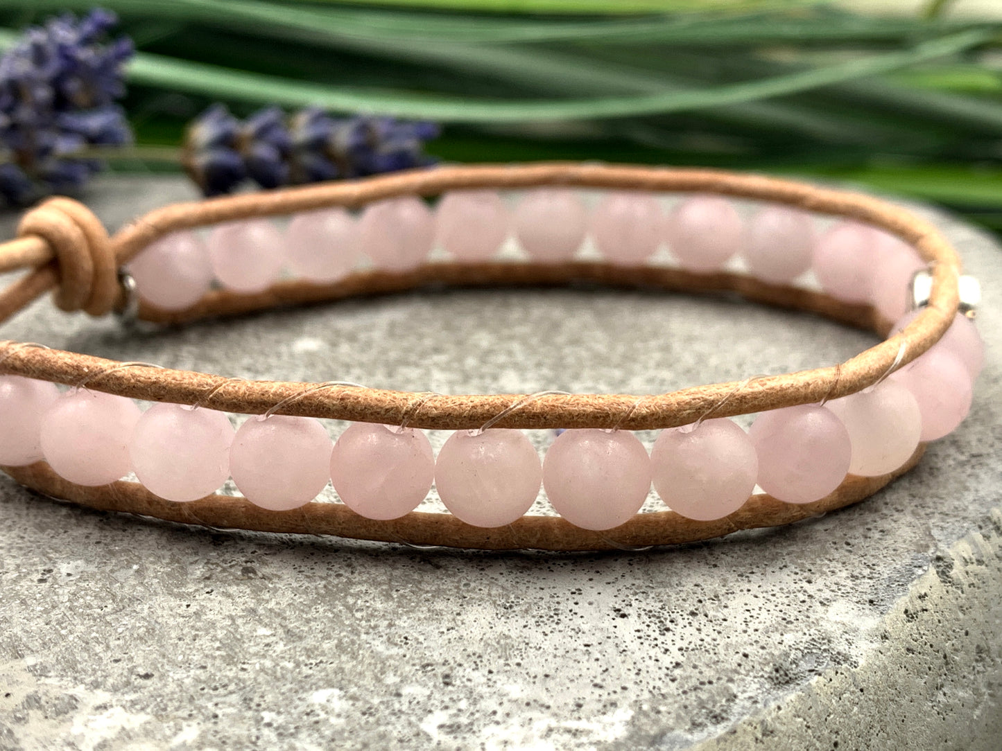 Bohoarmband gewickelt Rosenquarz mit Herz - Rosenquarzarmband Natursteine - Geschenk Herzensmensch