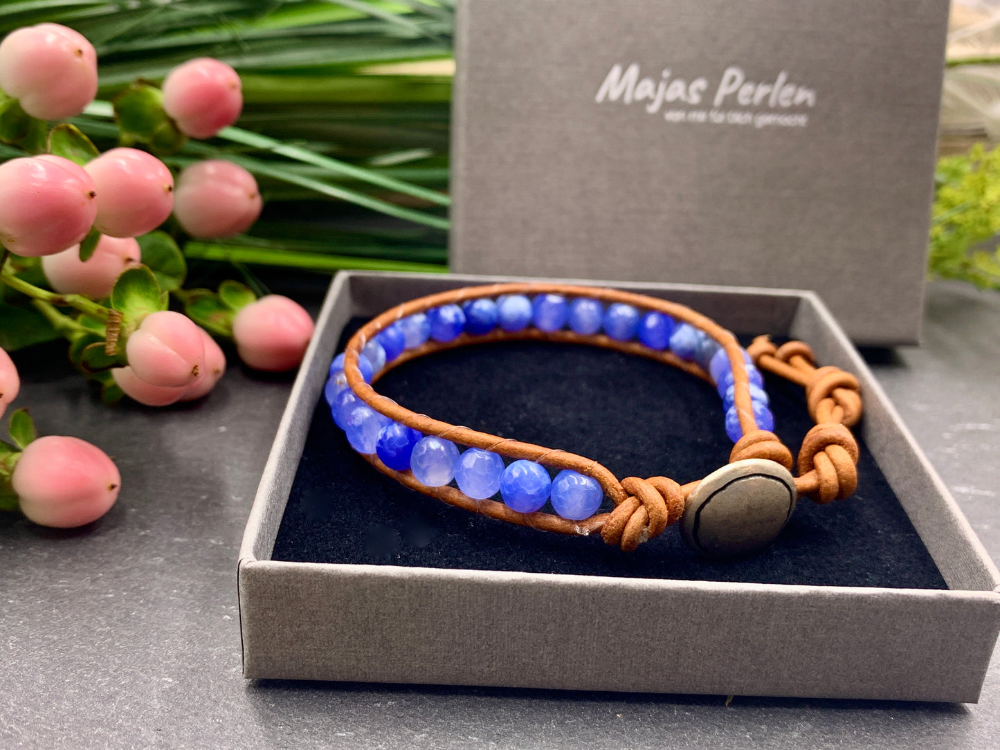 Bohoarmband blauer Achat facettiert mit Leder