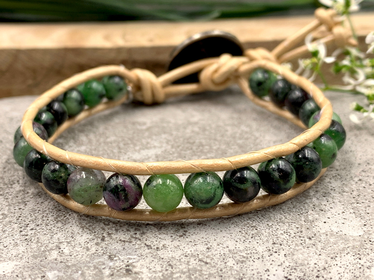 Armband Rubin in Zoisit, Bohoarmband mit Leder, Lieblingsarmband, Geschenkidee für mich