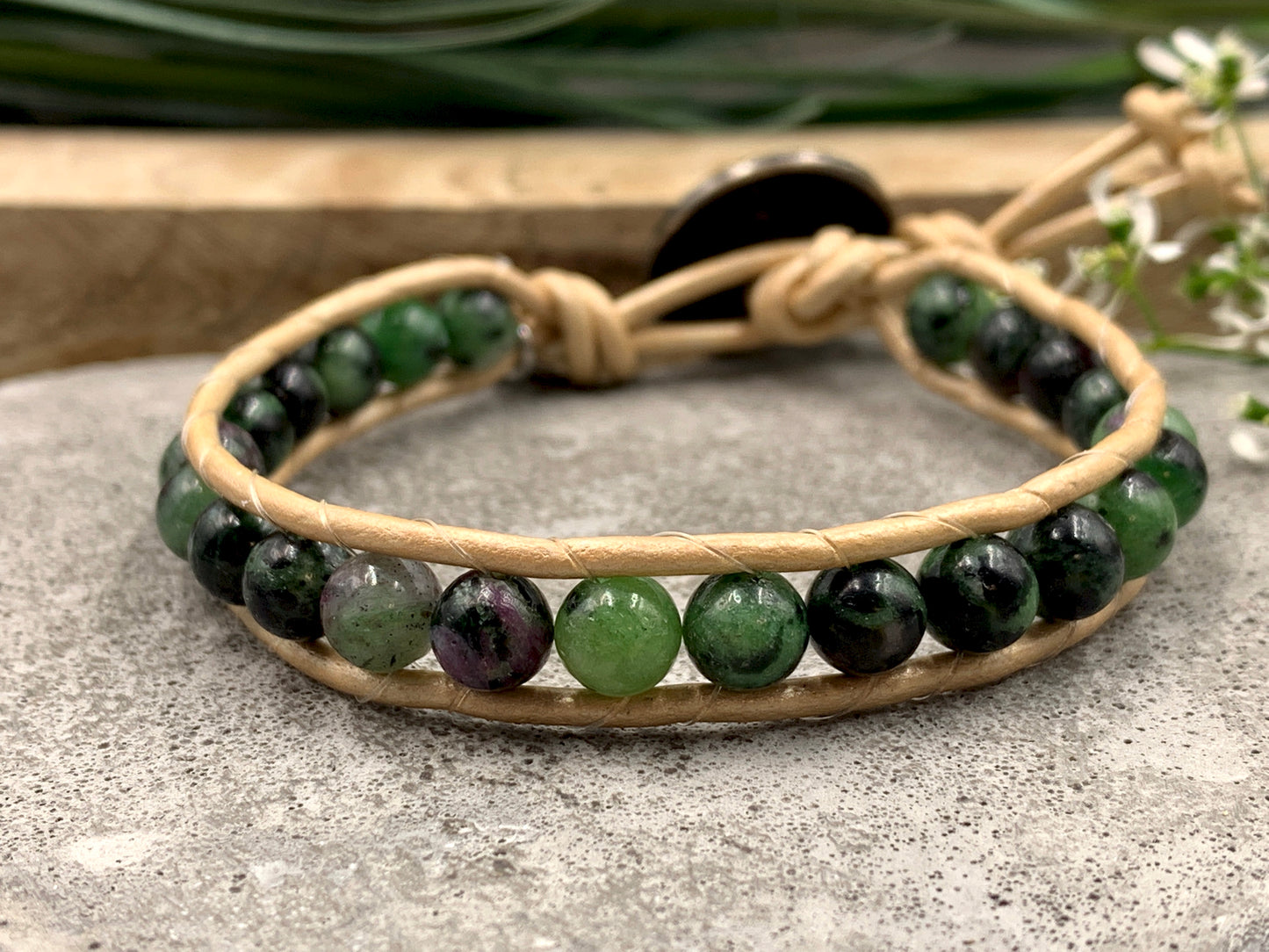 Armband Rubin in Zoisit, Bohoarmband mit Leder, Lieblingsarmband, Geschenkidee für mich