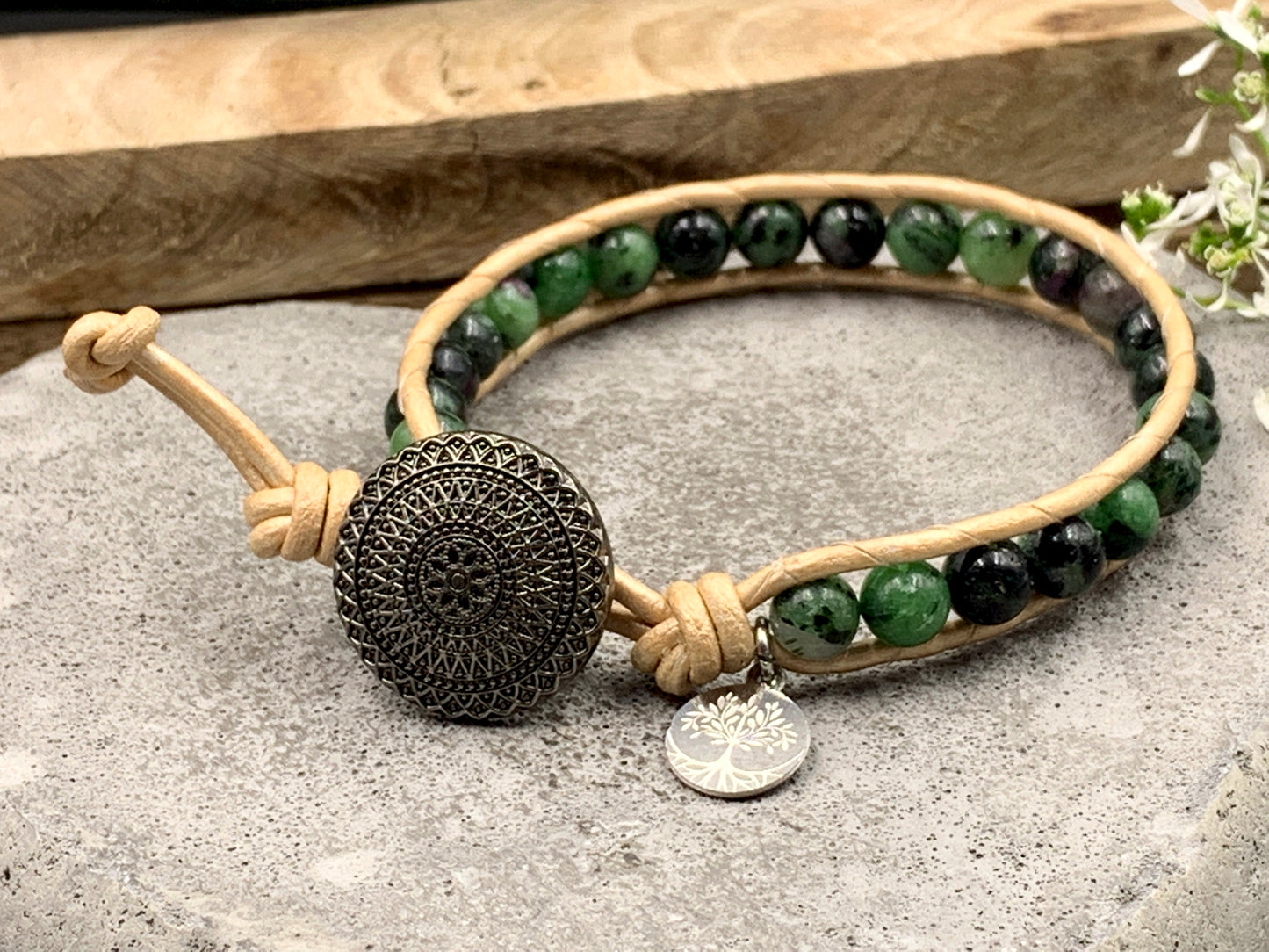 Armband Rubin in Zoisit, Bohoarmband mit Leder, Lieblingsarmband, Geschenkidee für mich