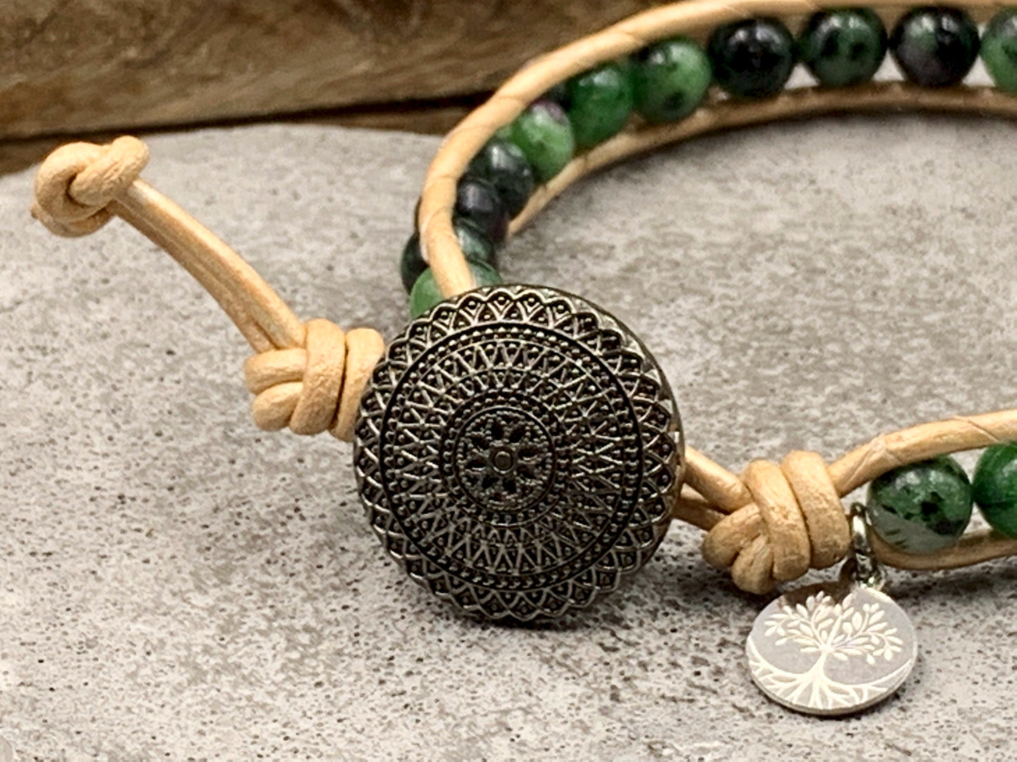 Armband Rubin in Zoisit, Bohoarmband mit Leder, Lieblingsarmband, Geschenkidee für mich