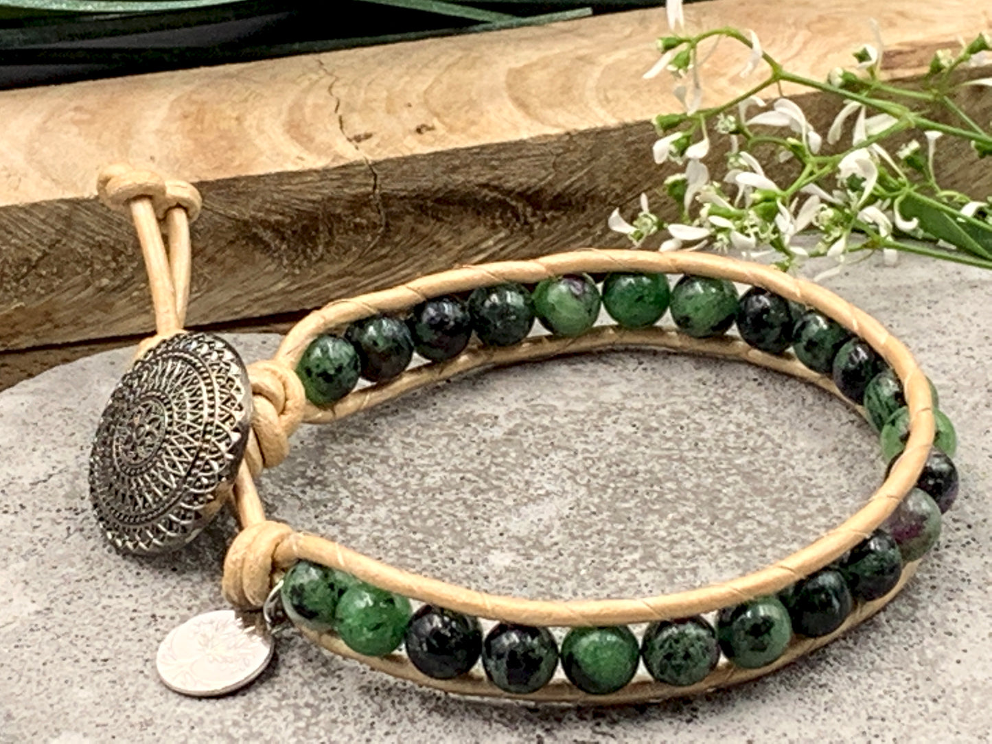 Armband Rubin in Zoisit, Bohoarmband mit Leder, Lieblingsarmband, Geschenkidee für mich