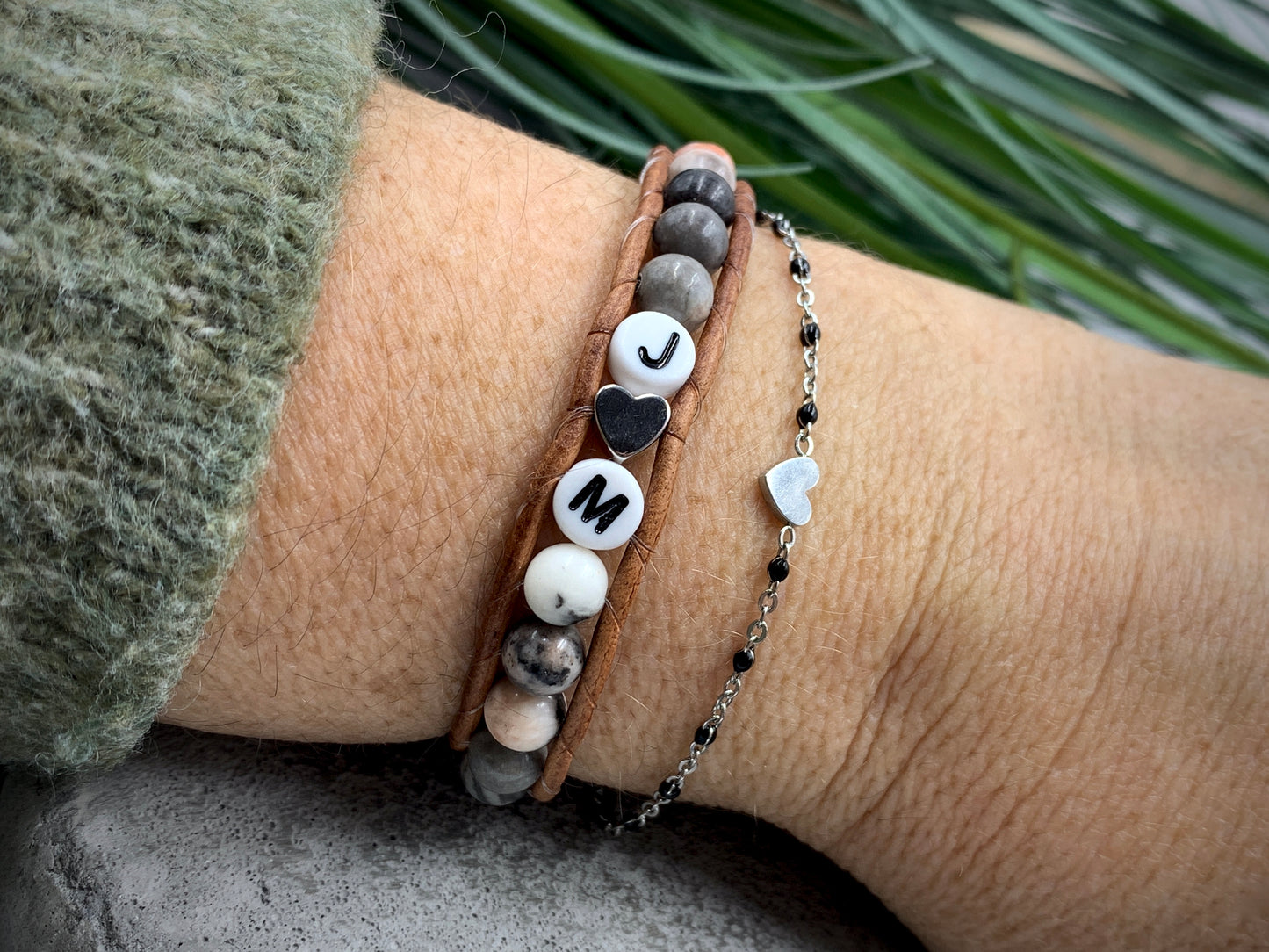 Bohoarmband Zebra Jaspis mit Initialen - Wickelarmband Leder und Edelsteine - Namensarmabnd gewickelt - Geschenkidee Mädchen Namensarmband Perlen - Edelstein nach Wunsch - Handmade personalisierbar