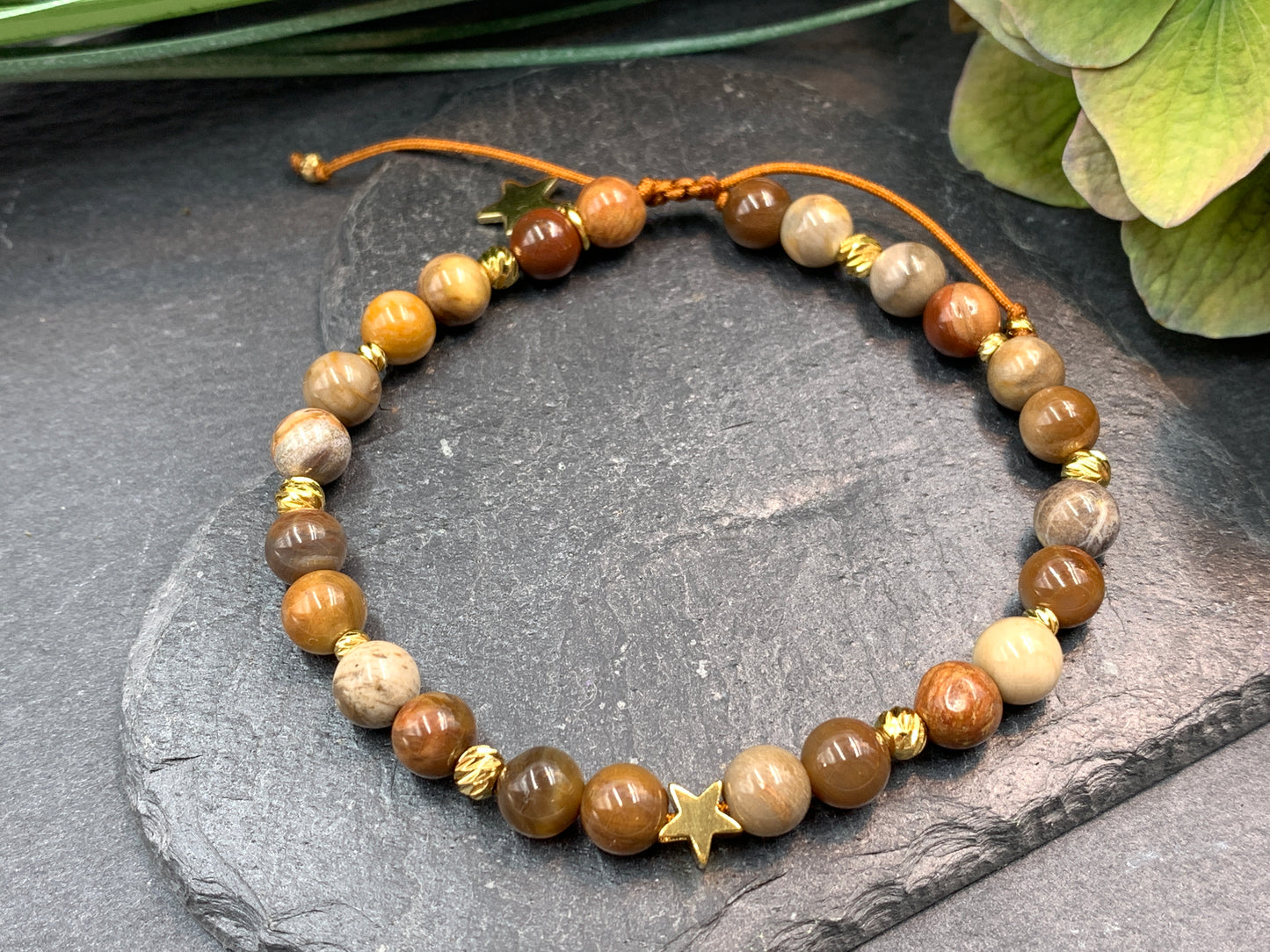 Armband Versteinertes Holz, Facettenperlen 18k Gelbgold plated, Makramee