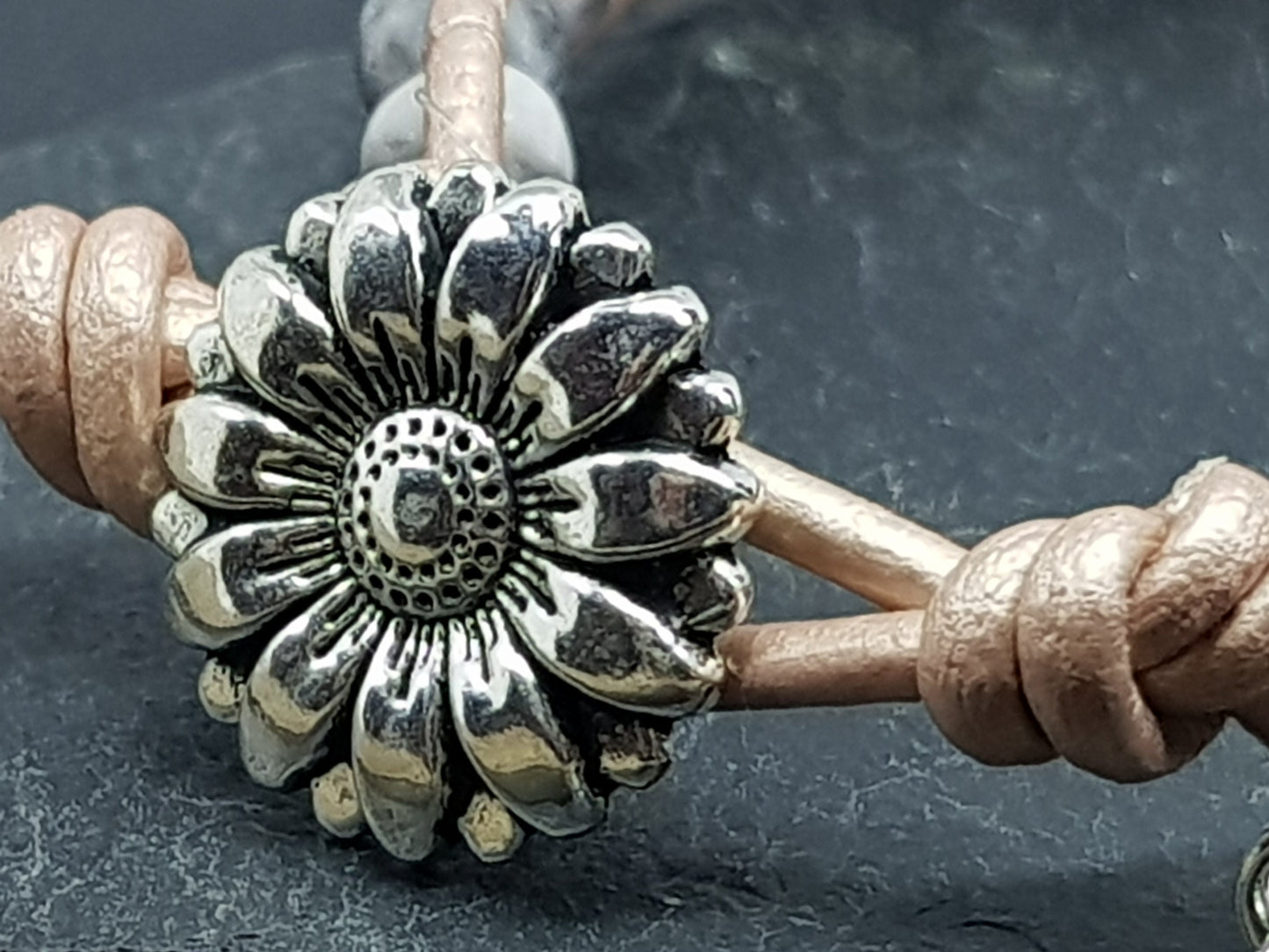 Perlenarmband gewickelt Zebra Jaspis - Bohoarmband Perlen und Leder  - Geschenk Geburtstag Freundin Liebe - Edelstein wählbar