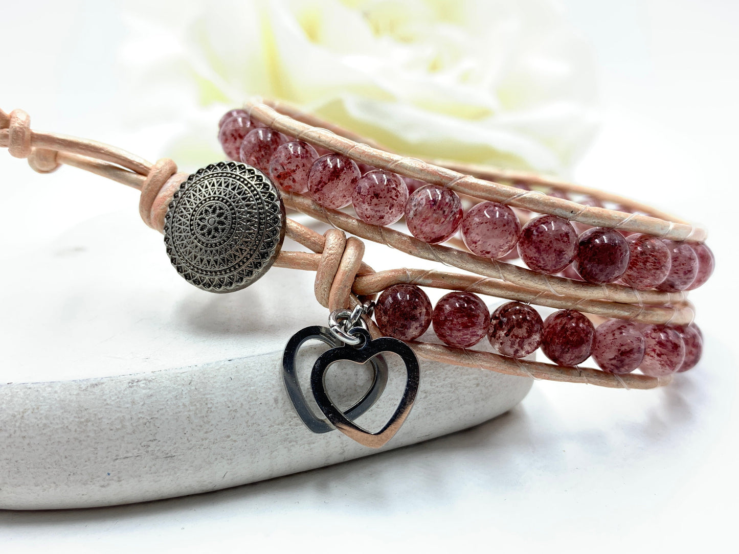 Wickelarmband Erbeerquarz und Leder -  Perlenarmband gewickelt - Bohoarmband - Edelsteinarmband nach Wunsch - Geschenk Mama Liebe Glück