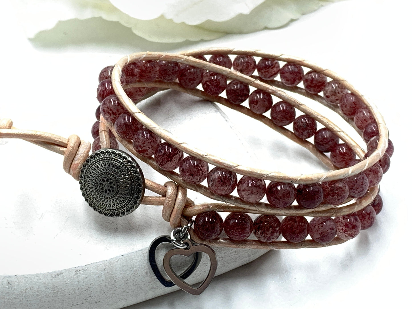 Wickelarmband Erbeerquarz und Leder -  Perlenarmband gewickelt - Bohoarmband - Edelsteinarmband nach Wunsch - Geschenk Mama Liebe Glück