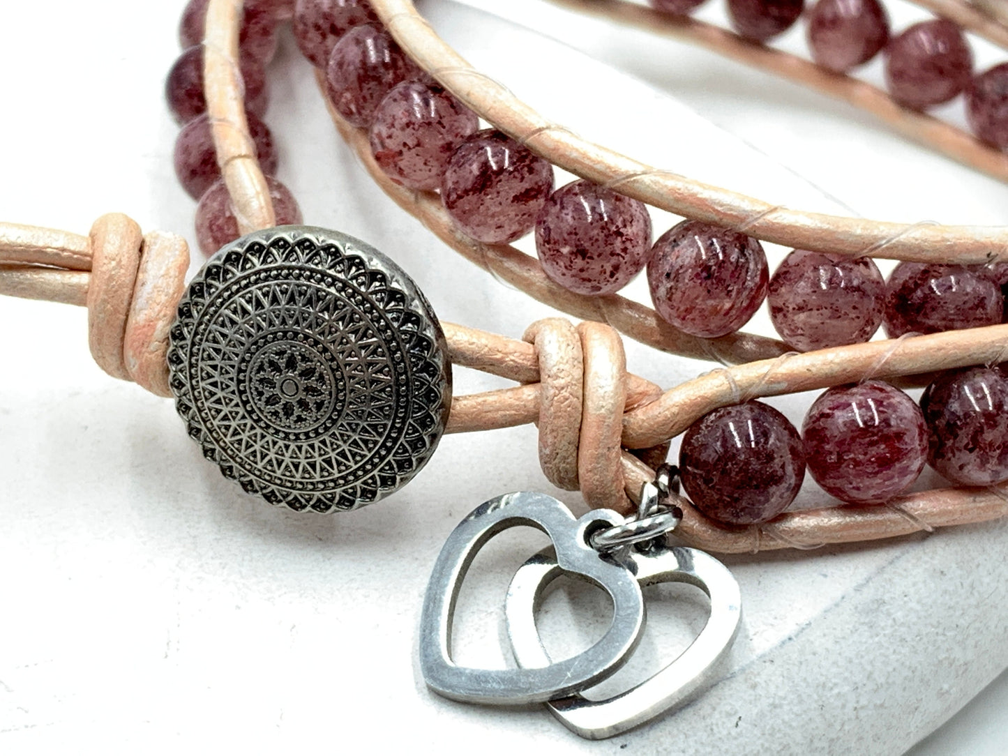 Wickelarmband Erbeerquarz und Leder -  Perlenarmband gewickelt - Bohoarmband - Edelsteinarmband nach Wunsch - Geschenk Mama Liebe Glück