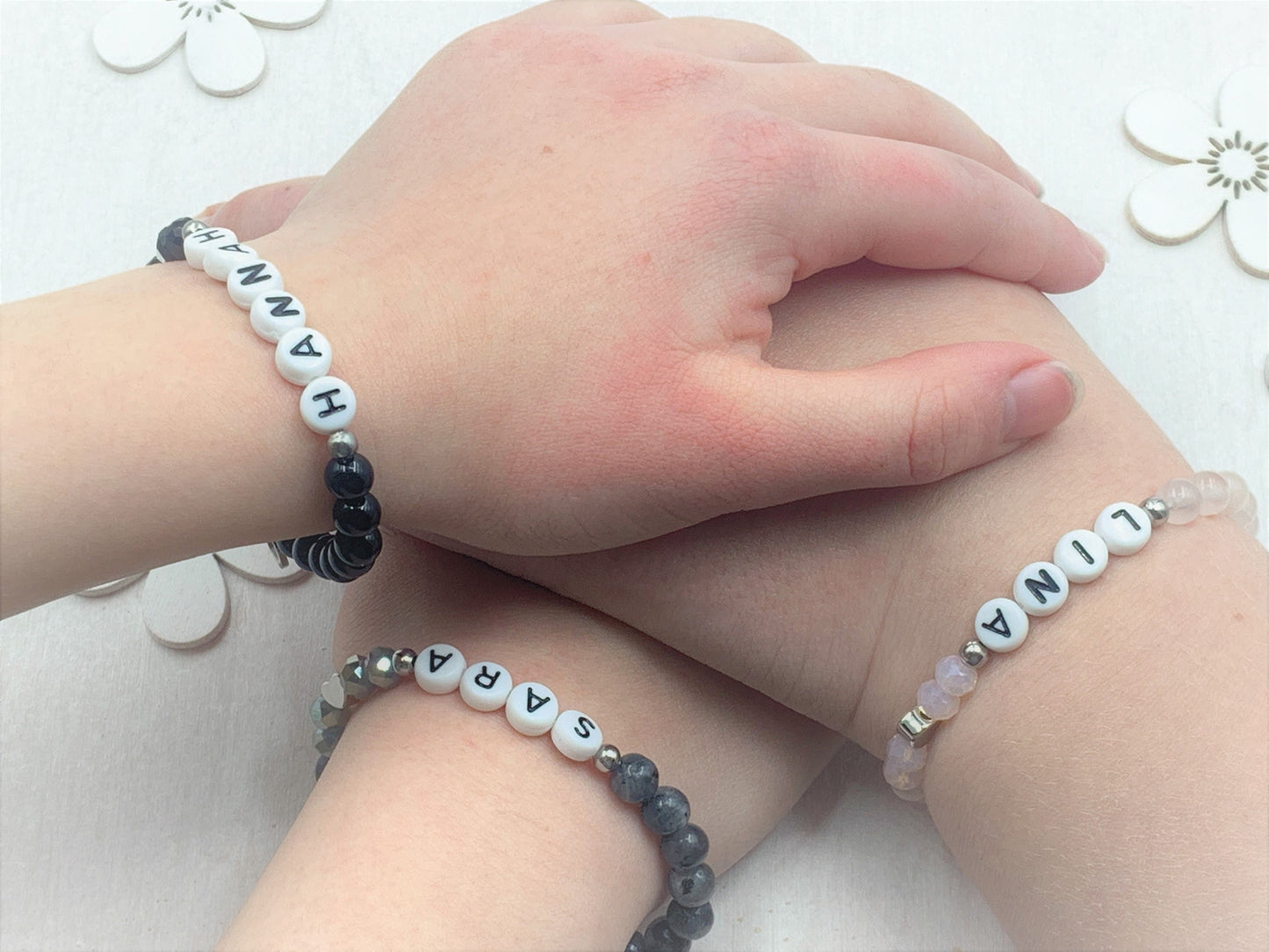 Namensarmband Rosenquarz Lilly - 925 Silber Perlen - Herz Messing Platiniert - Geschenk Mädchen Mama Liebe Perlenarmband - Edelstein wählbar