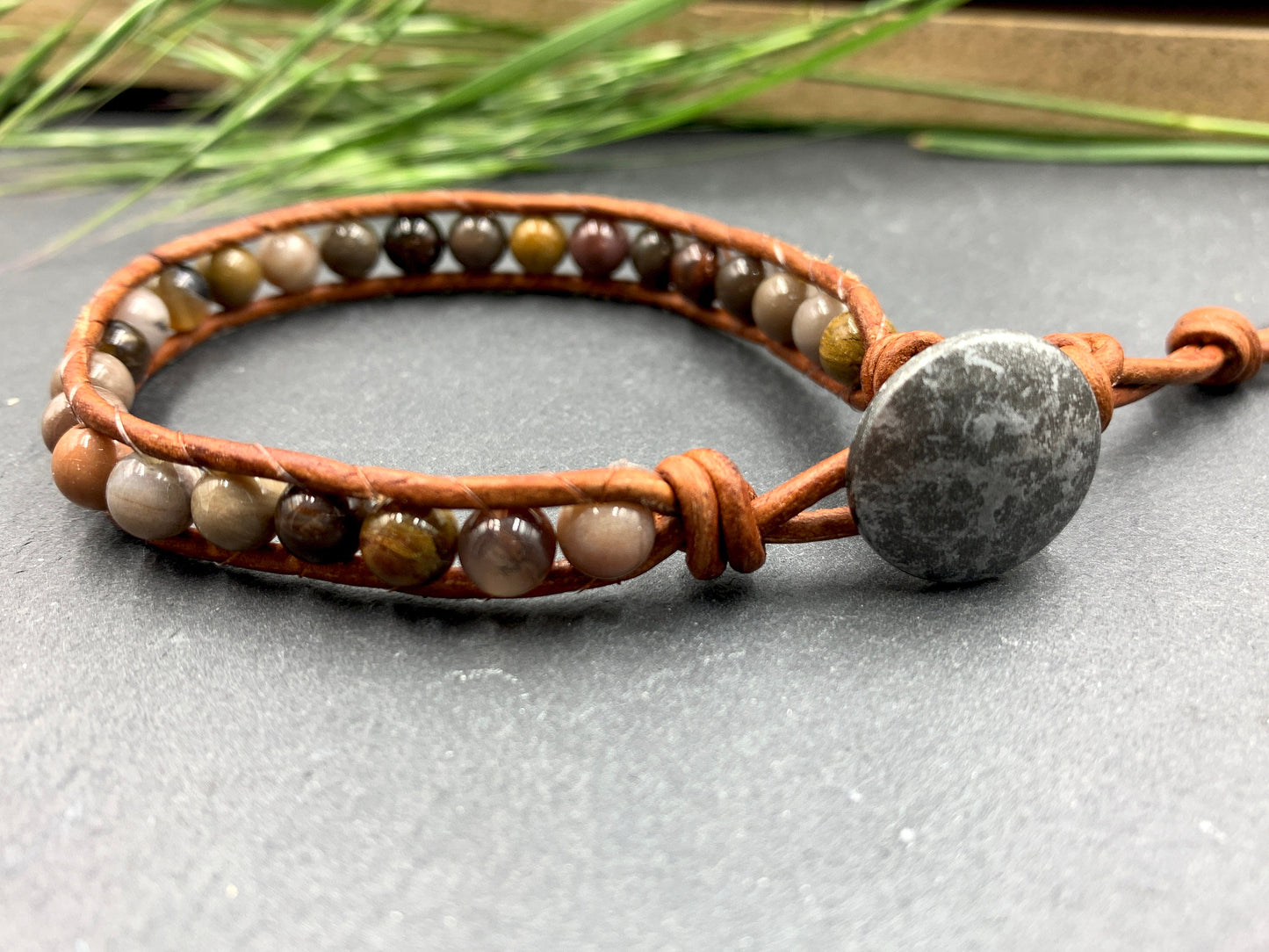 Wickelarmband Versteinertes Holz und Leder Vintage Stil - Bohoarmband Festivalstil- viele Edelsteine möglich - Geschenk Perlenarmband unisex