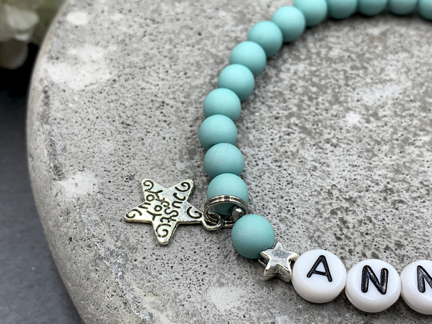 Armband mit Namen Anna Türkis Acryl - Geschenk Mädchen Kinderarmband personalisiert -  Wunschfarbe - viele Farben