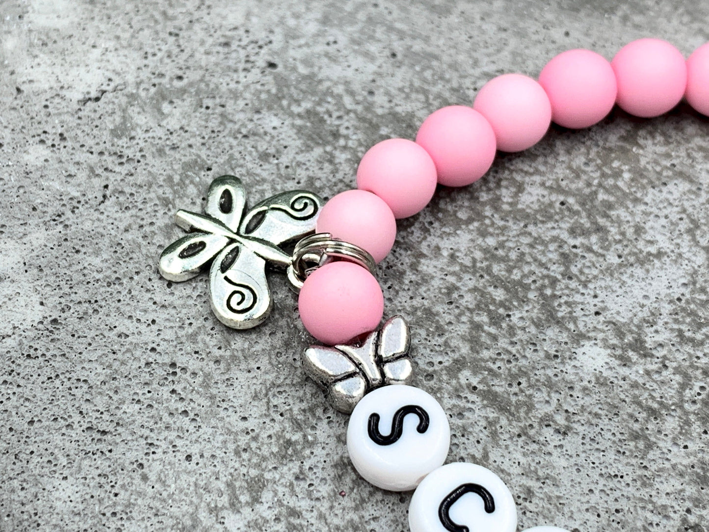 Armband Schulkind Acryl Rosa - Geschenk erster Schultag Glücksbringer Perlenarmband Einschulung Mädchen - viele Farben personalisierbar