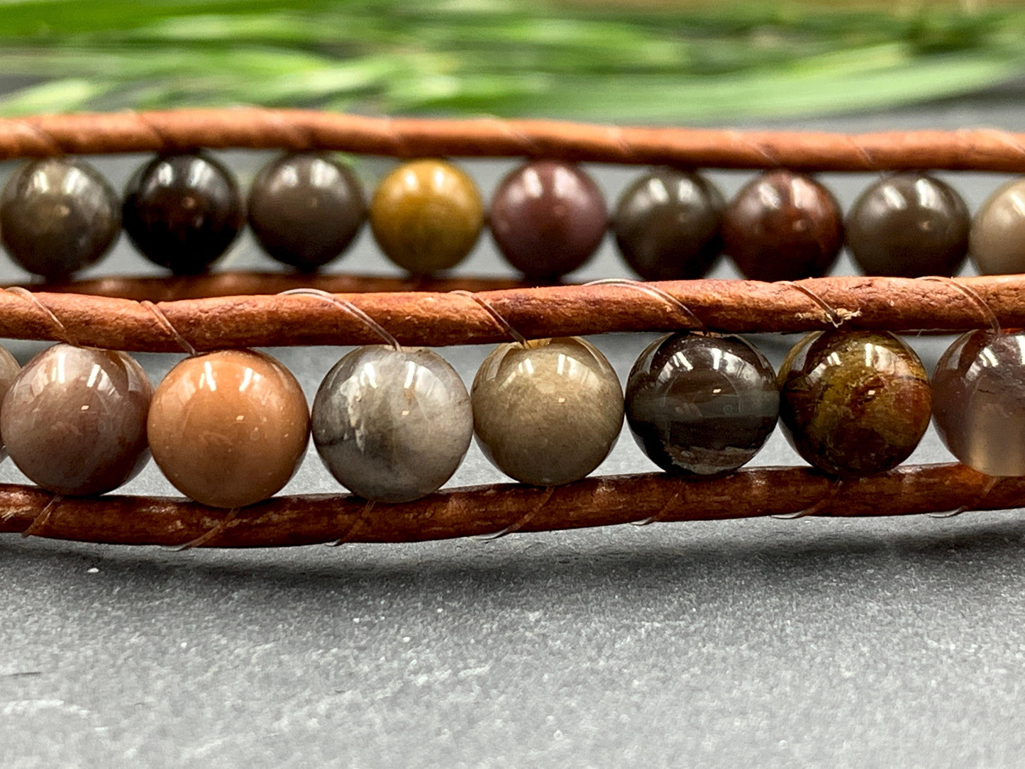 Wickelarmband Versteinertes Holz und Leder Vintage Stil - Bohoarmband Festivalstil- viele Edelsteine möglich - Geschenk Perlenarmband unisex