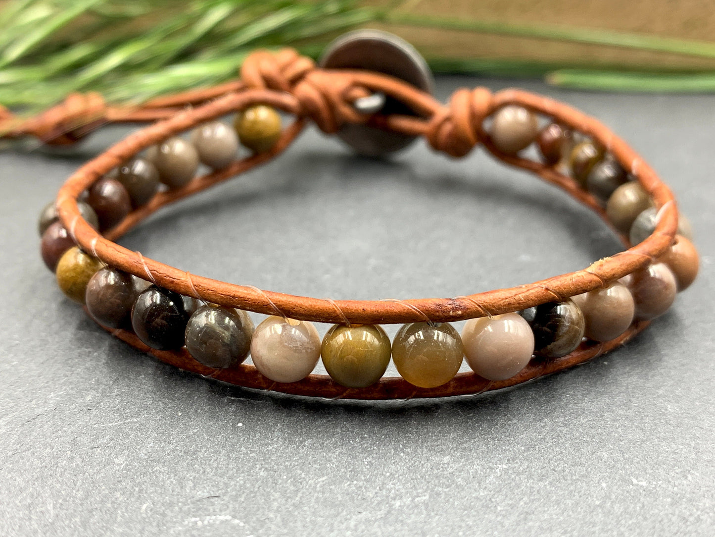 Wickelarmband Versteinertes Holz und Leder Vintage Stil - Bohoarmband Festivalstil- viele Edelsteine möglich - Geschenk Perlenarmband unisex