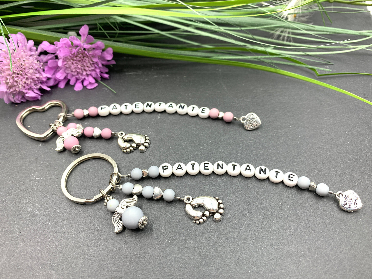 Schlüsselanhänger Patentante Grau - Acrylperlen oder Edelsteine - personalisierbar - Geschenk für Pate Taufgeschenk Patin - Wunschfarbe