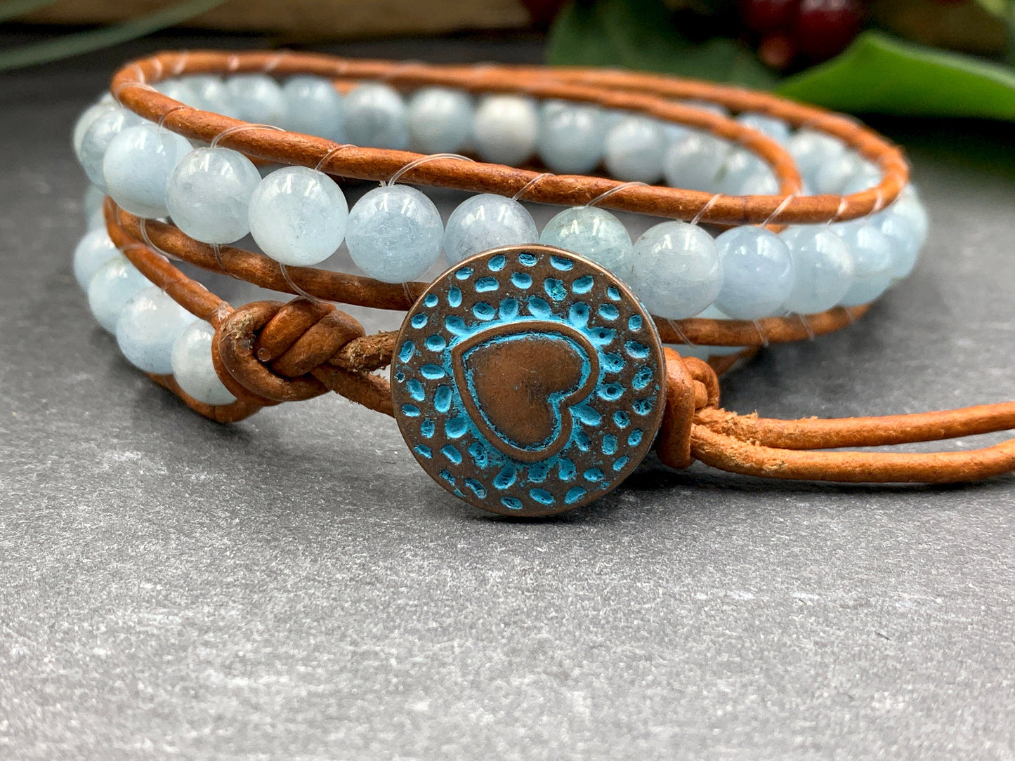 Wickelarmband Aquamarin echt und Leder - Perlenarmband gewickelt Bohostil - Geschenk liebe Freundin - Edelstein wählbar