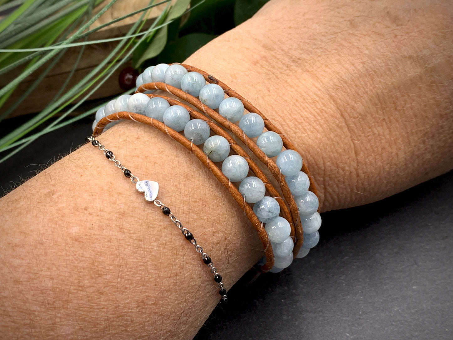 Wickelarmband Aquamarin echt und Leder - Perlenarmband gewickelt Bohostil - Geschenk liebe Freundin - Edelstein wählbar