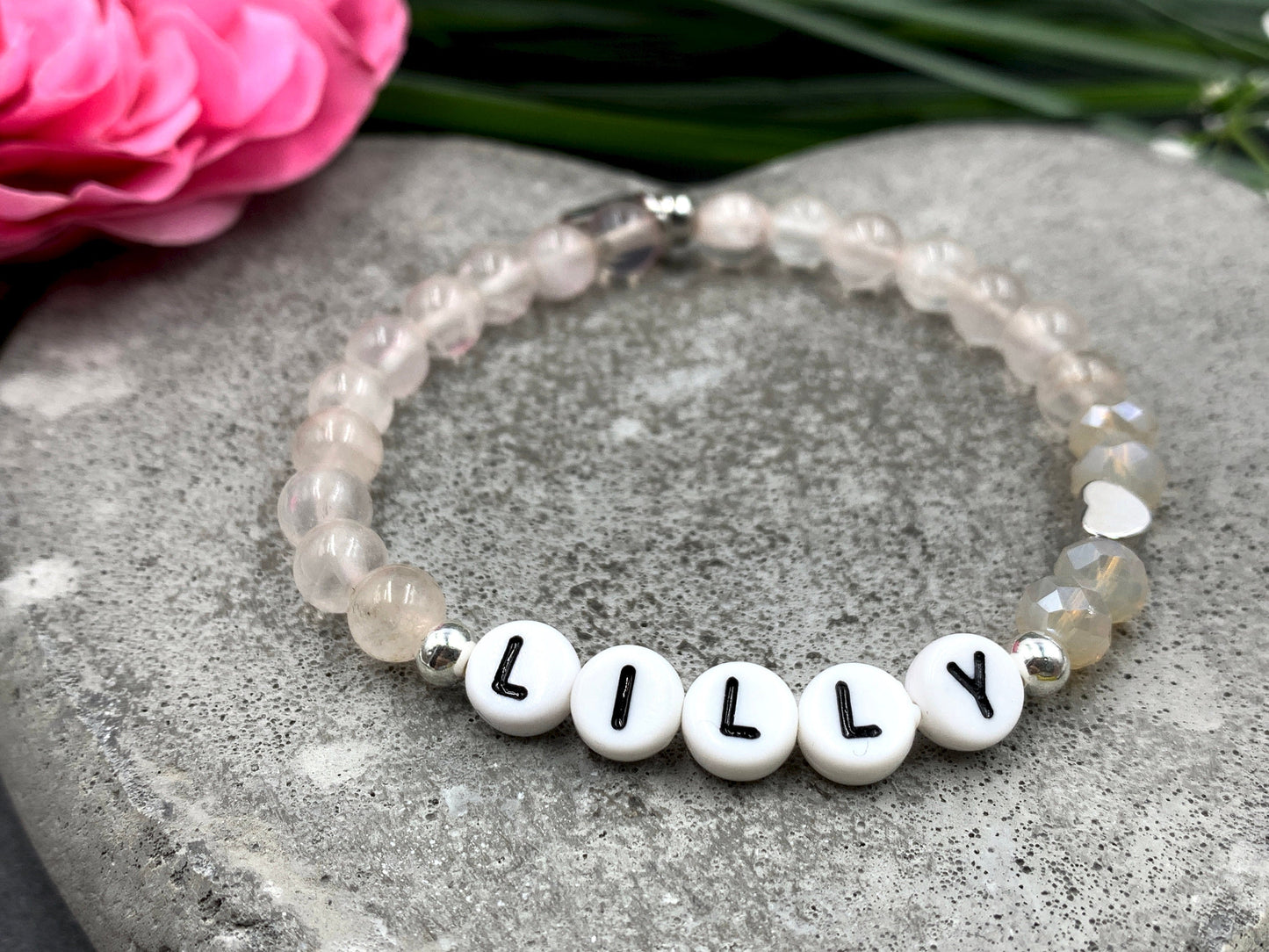 Namensarmband Rosenquarz Lilly - 925 Silber Perlen - Herz Messing Platiniert - Geschenk Mädchen Mama Liebe Perlenarmband - Edelstein wählbar