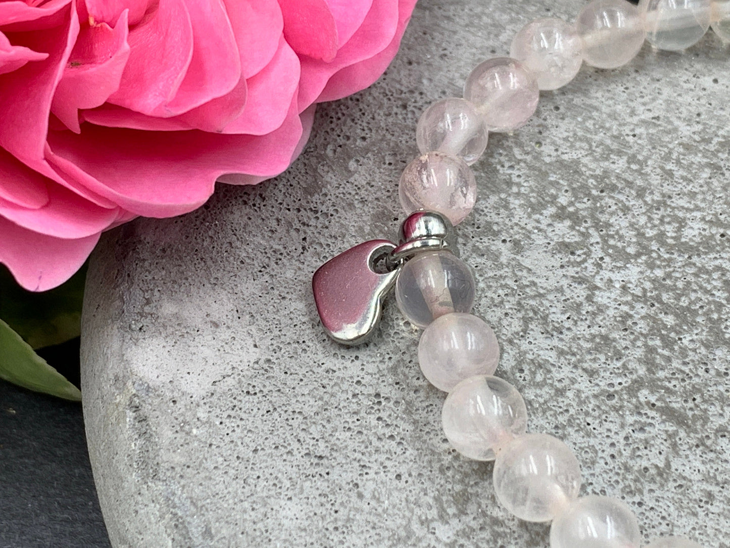 Namensarmband Rosenquarz Lilly - 925 Silber Perlen - Herz Messing Platiniert - Geschenk Mädchen Mama Liebe Perlenarmband - Edelstein wählbar