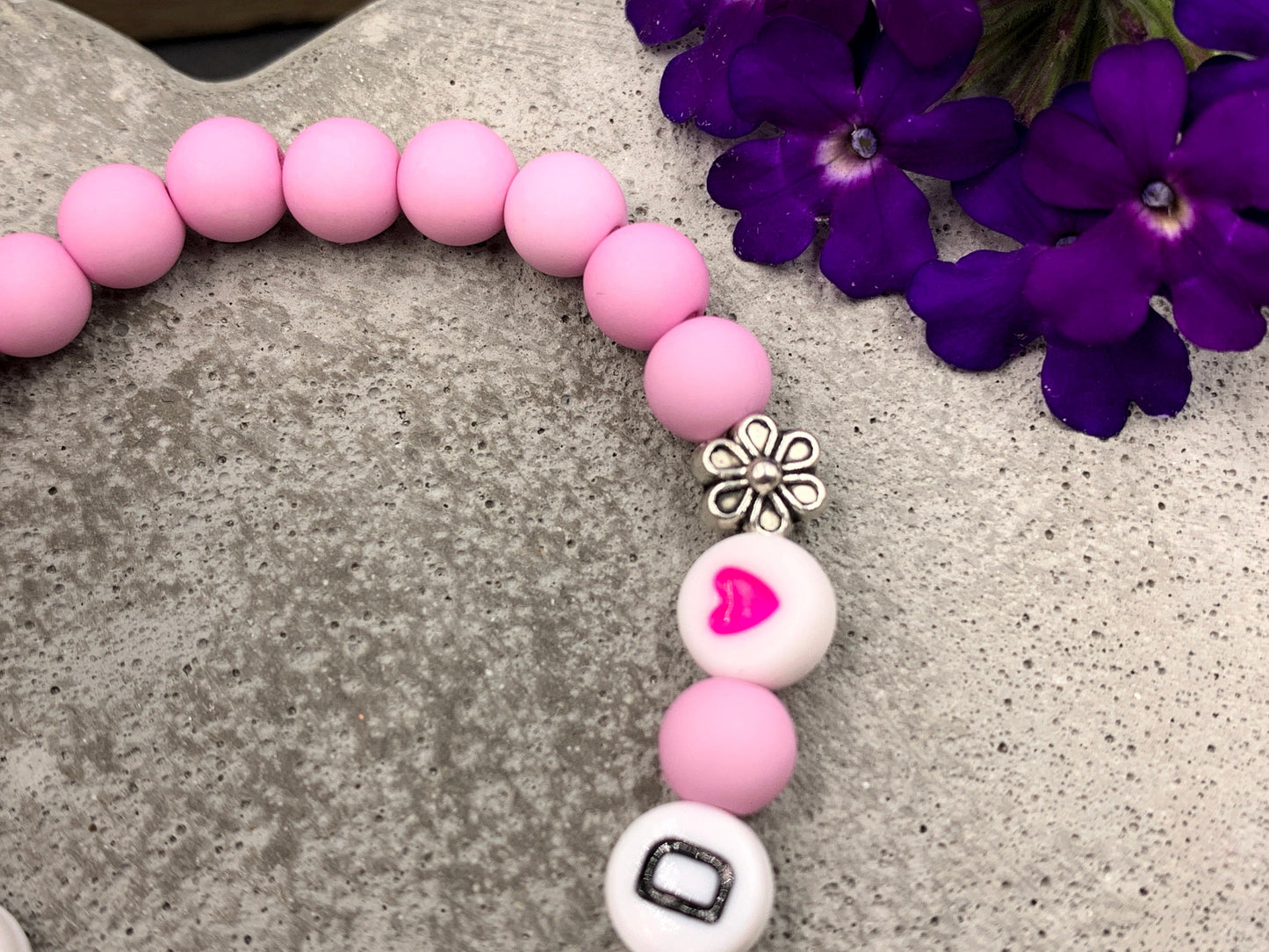 Armband Kitakind Rosa Acryl Schmetterling - Geschenk erster Kitatag Perlenarmband Mädchen Glücksbringer Kindergarten - viele Farben