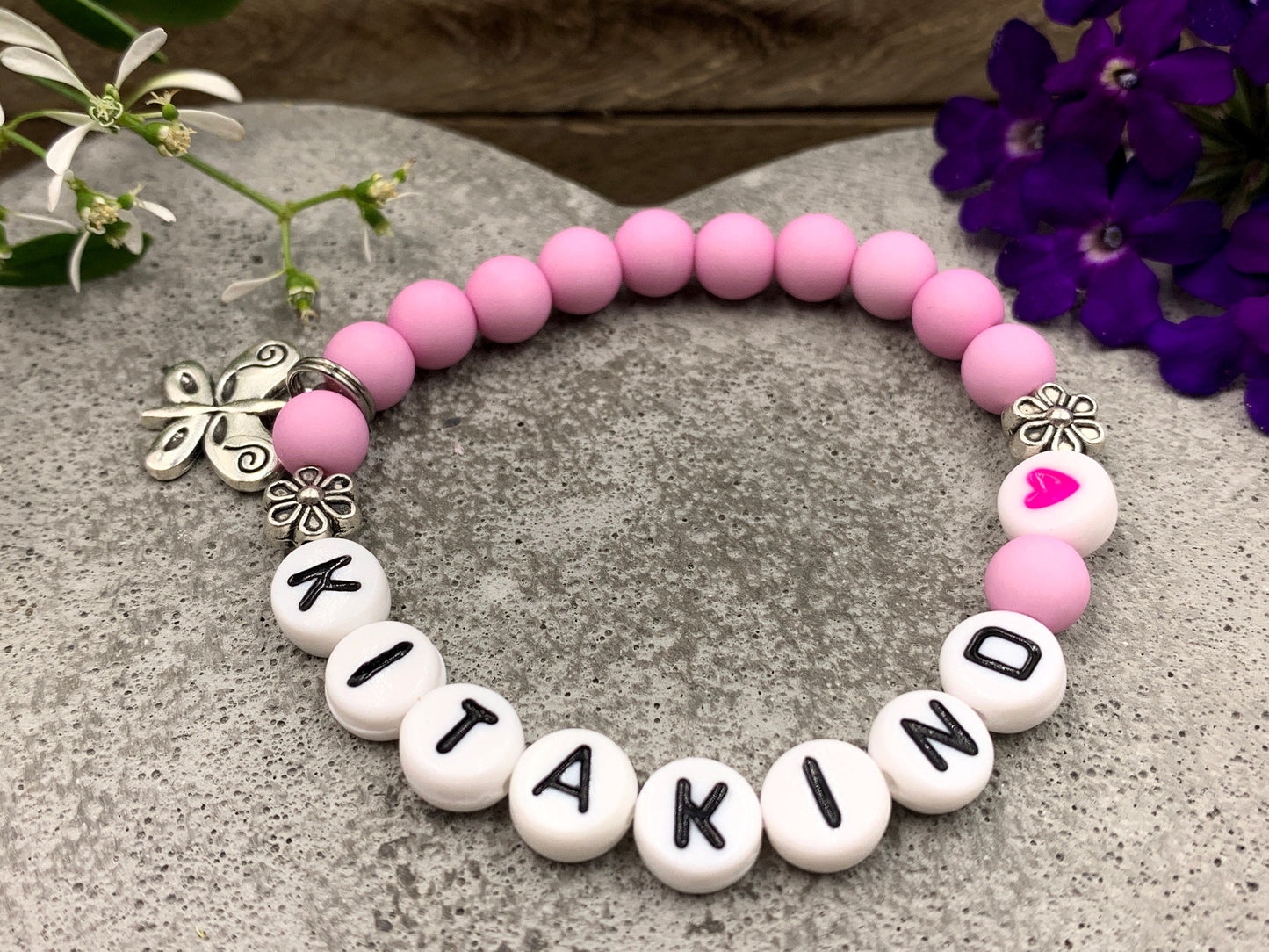 Armband Kitakind Rosa Acryl Schmetterling - Geschenk erster Kitatag Perlenarmband Mädchen Glücksbringer Kindergarten - viele Farben