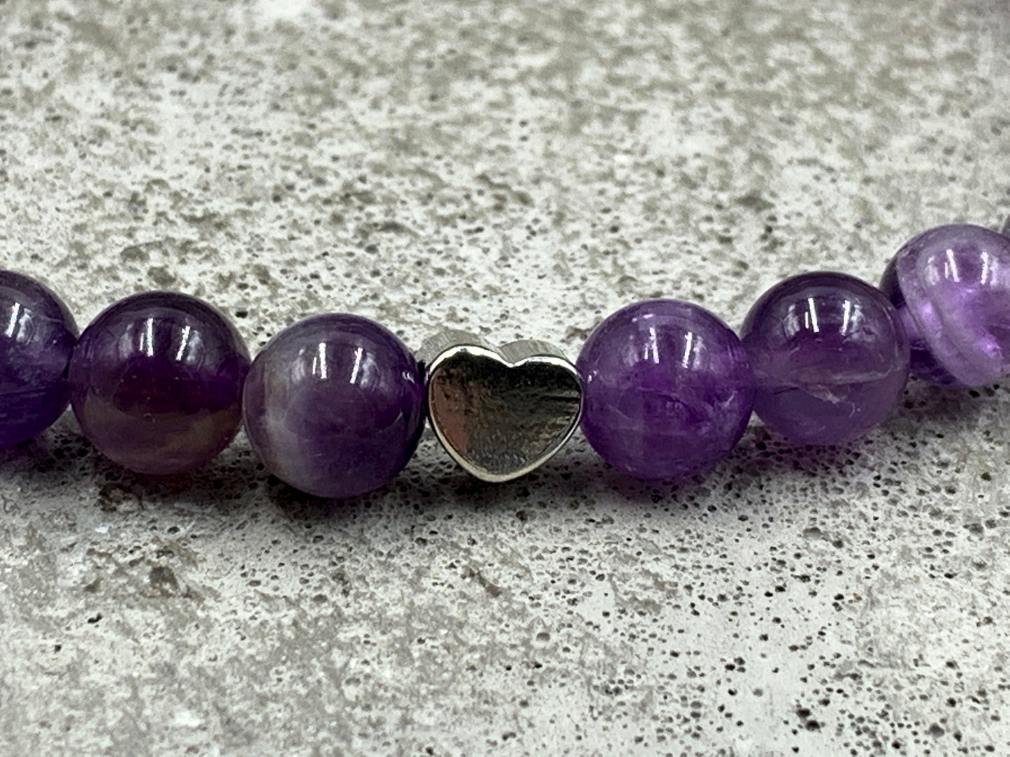Armband Amethyst Herz platiniert - Geschenk Liebe Glück Herzmensch - Perlenarmband Naturstein echt - personalisierbar - viele Edelsteine