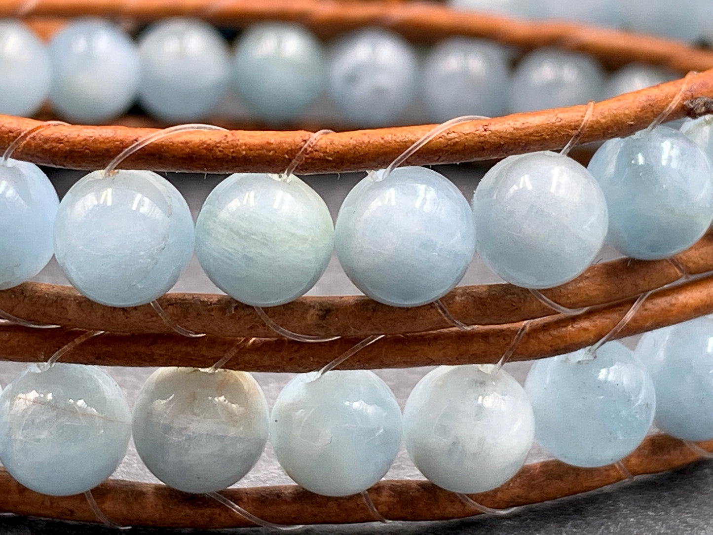 Wickelarmband Aquamarin echt und Leder - Perlenarmband gewickelt Bohostil - Geschenk liebe Freundin - Edelstein wählbar