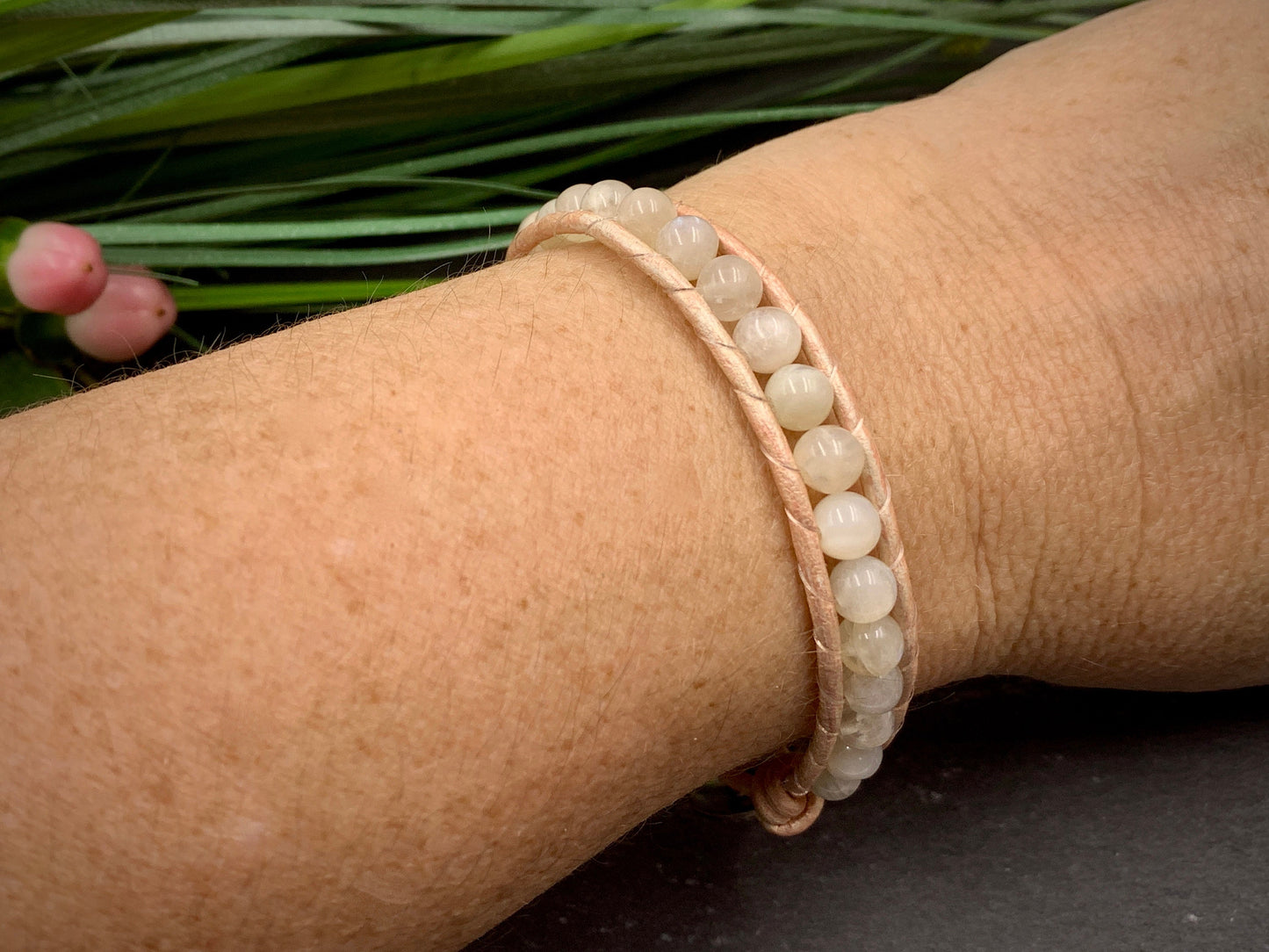 Wickelarmband Mondstein echter Naturstein und Leder - Bohoarmband gewickelt - Geschenk Liebe beste Freundin Schutzstein - viele Edelsteine