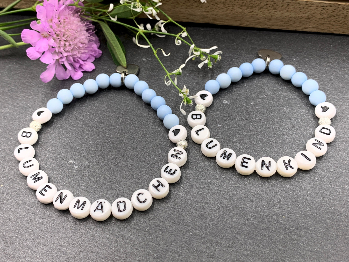 Perlenarmband Blumenkind Blau - Perlen Acryl 6 mm - Geschenk Blumenmädchen Blumenjunge - Kinder und Hochzeit- Wunschfarbe - personalisierbar