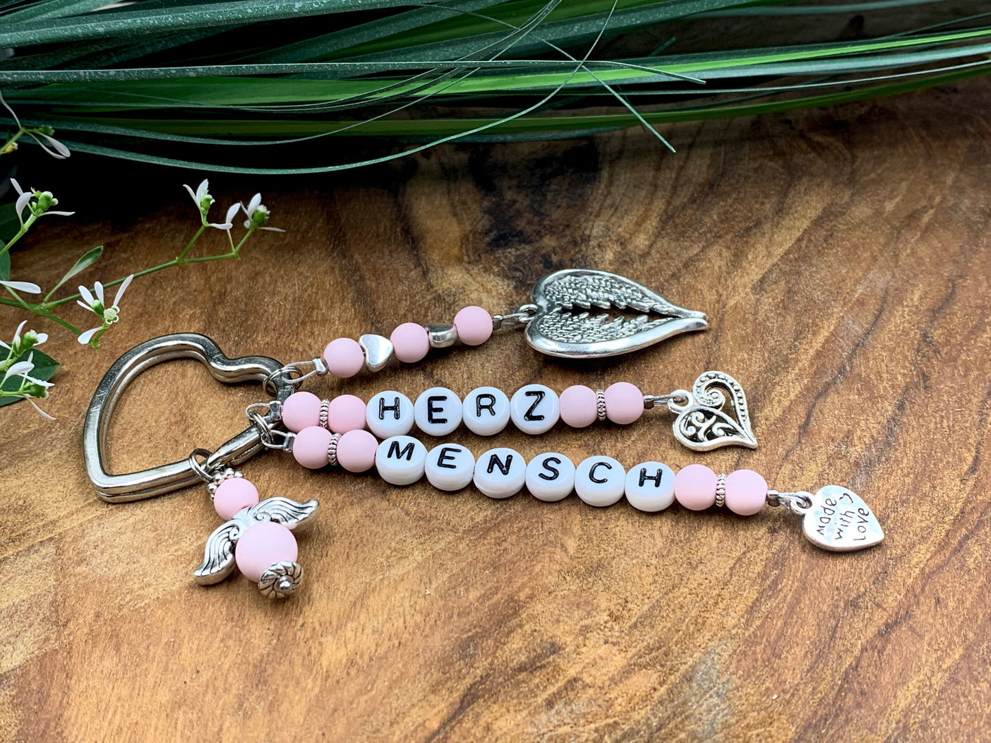 Schlüsselanhänger Herzmensch Perlen Acryl Zartrosa - Geschenk Liebe Lieblingsmensch Freundschaft - personalisierbar echte Edelsteine möglich