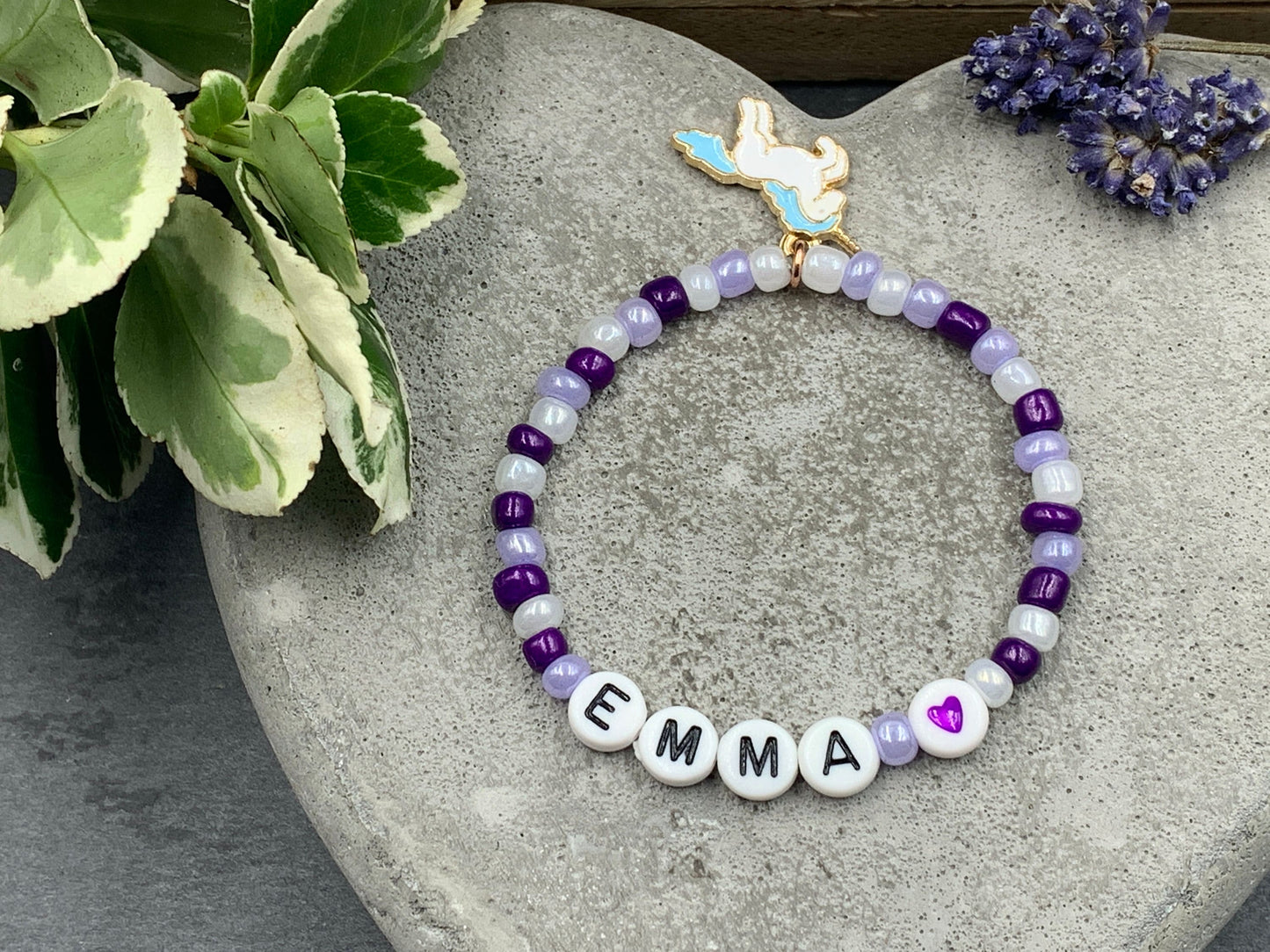 Armband Name Emma Lila Flieder Weiß - Geschenk Mädchen Kinderarmband Glasperlen Perlenarmband Lieblingsmensch  Namensarmband bunt - Farbwahl