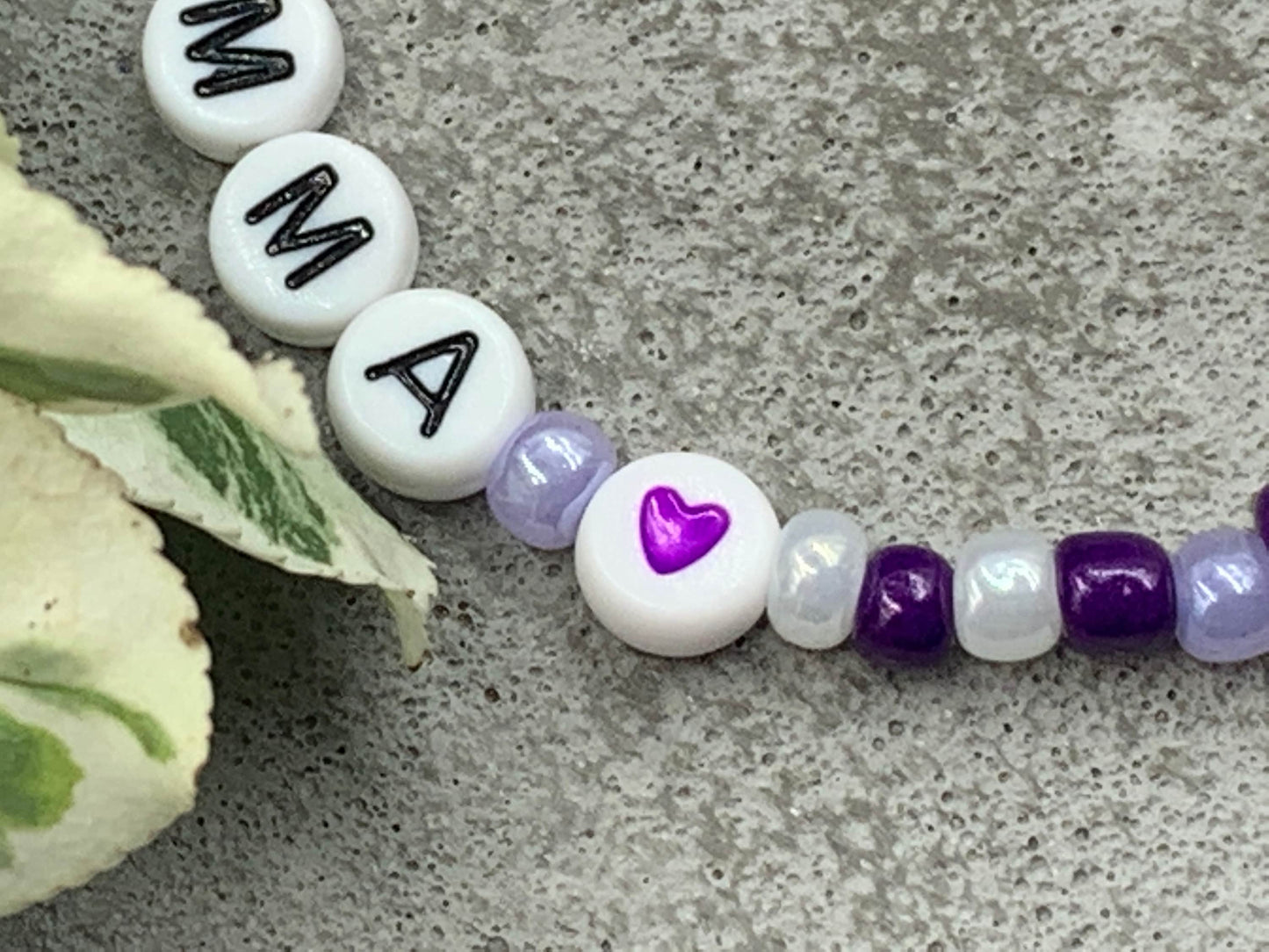Armband Name Emma Lila Flieder Weiß - Geschenk Mädchen Kinderarmband Glasperlen Perlenarmband Lieblingsmensch  Namensarmband bunt - Farbwahl