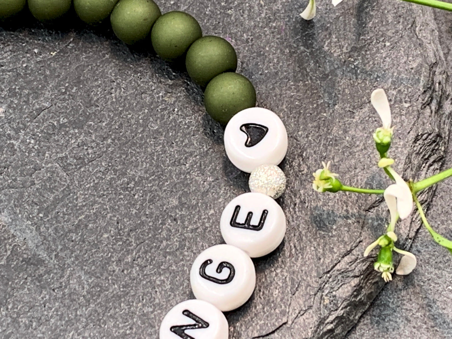 Armband Ringjunge Acryl Oliv - Perlen 6 mm - Geschenk Ringkind Ringmädchen- rund um Hochzeit - viele Farben - alle Größen - handmade