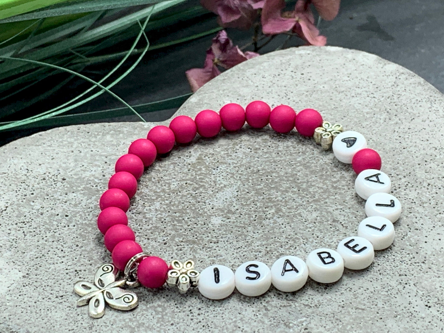Armband mit Namen Isabella Beere Acryl 6 mm - Namensarmband Geschenk Mädchen Kinderarmband - viele Farben - anpassbar