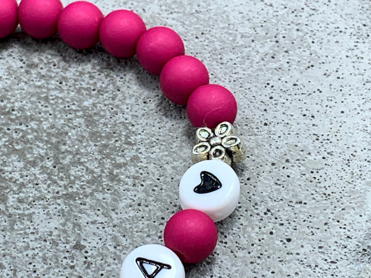 Armband mit Namen Isabella Beere Acryl 6 mm - Namensarmband Geschenk Mädchen Kinderarmband - viele Farben - anpassbar