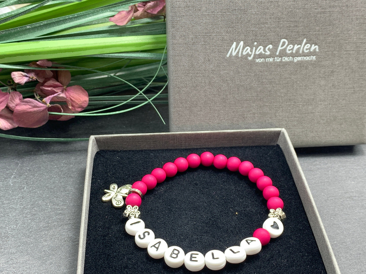 Armband mit Namen Isabella Beere Acryl 6 mm - Namensarmband Geschenk Mädchen Kinderarmband - viele Farben - anpassbar