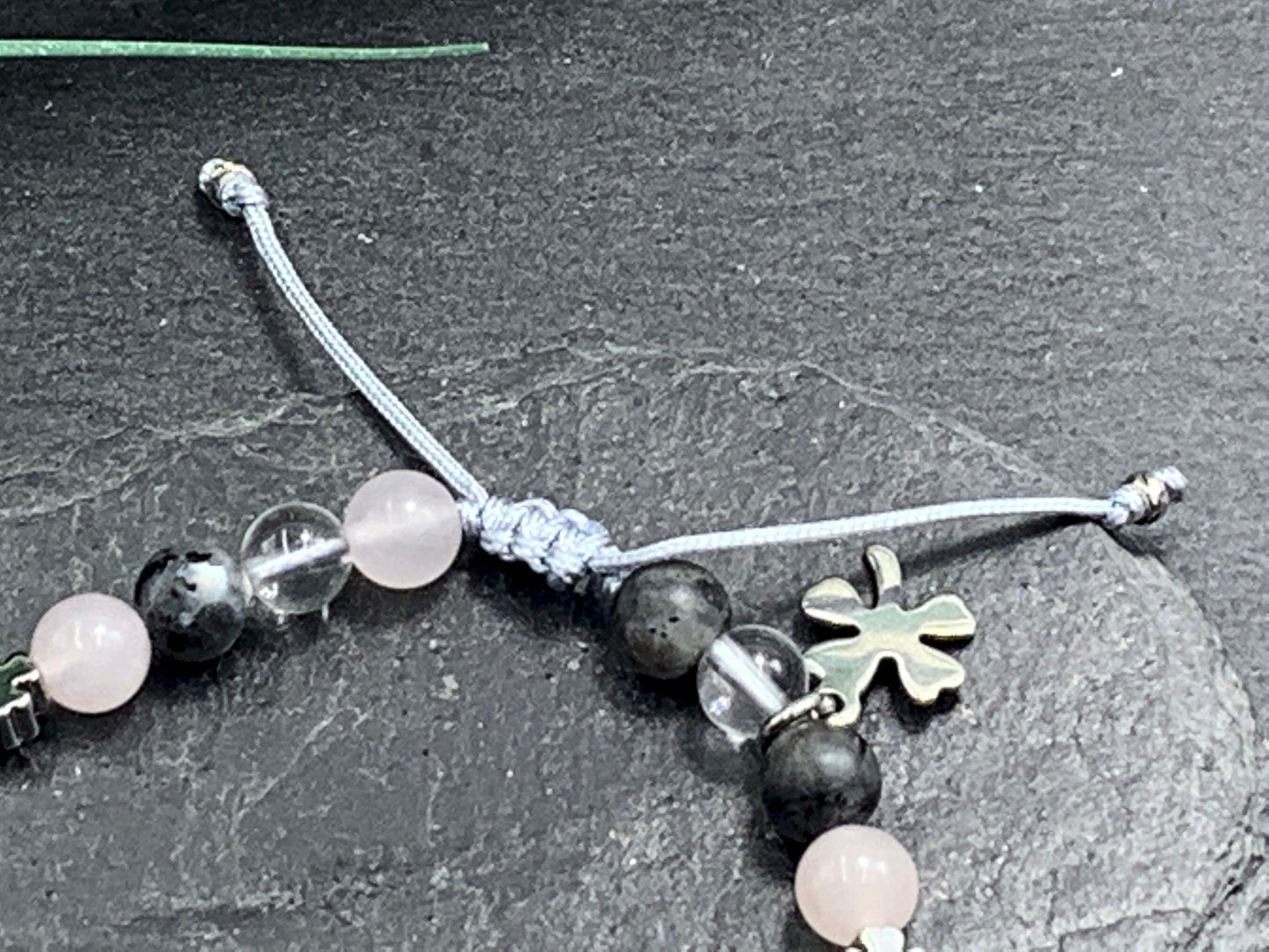 Armband Bergkristall Rosenquarz Labradorit Glücksklee - Schmuck Wohlbefinden positive Energie Optimismus - Geschenk Lieblingsmensch Freundin