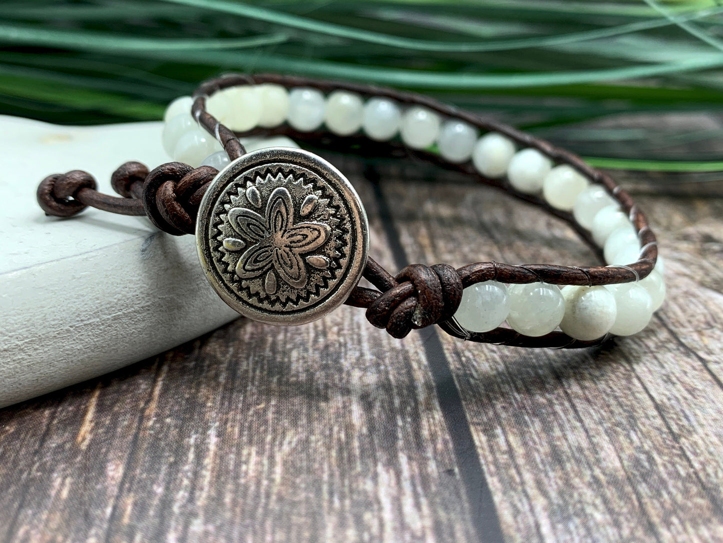 Wickelarmband Mondstein echter Naturstein und Leder - Armband gewickelt Bohostil - Geschenk Mama Liebe Glück - Wunschedelstein