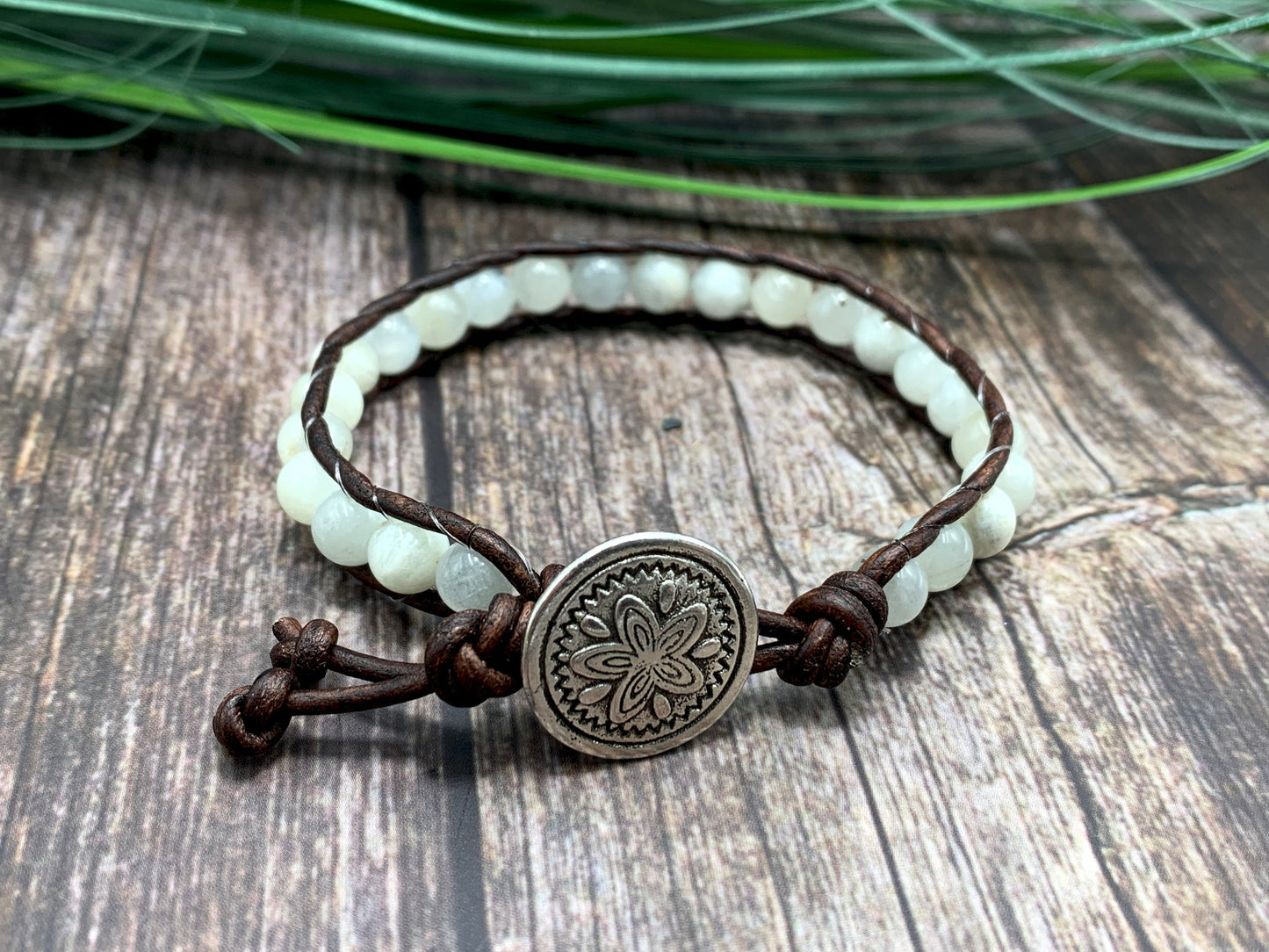 Wickelarmband Mondstein echter Naturstein und Leder - Armband gewickelt Bohostil - Geschenk Mama Liebe Glück - Wunschedelstein