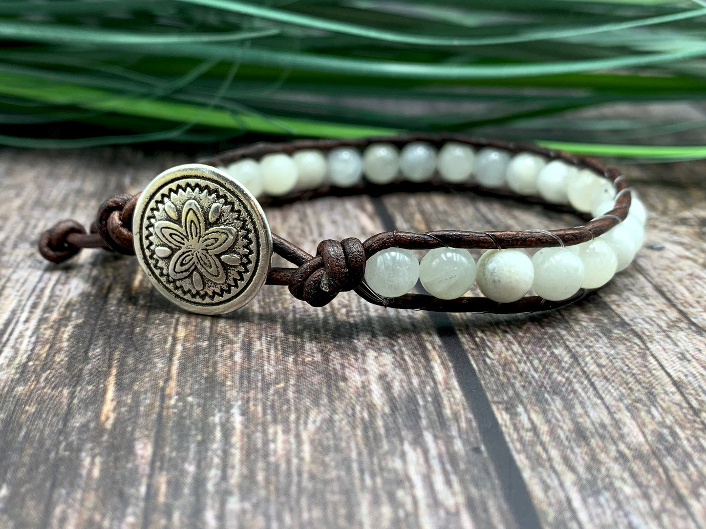 Wickelarmband Mondstein echter Naturstein und Leder - Armband gewickelt Bohostil - Geschenk Mama Liebe Glück - Wunschedelstein