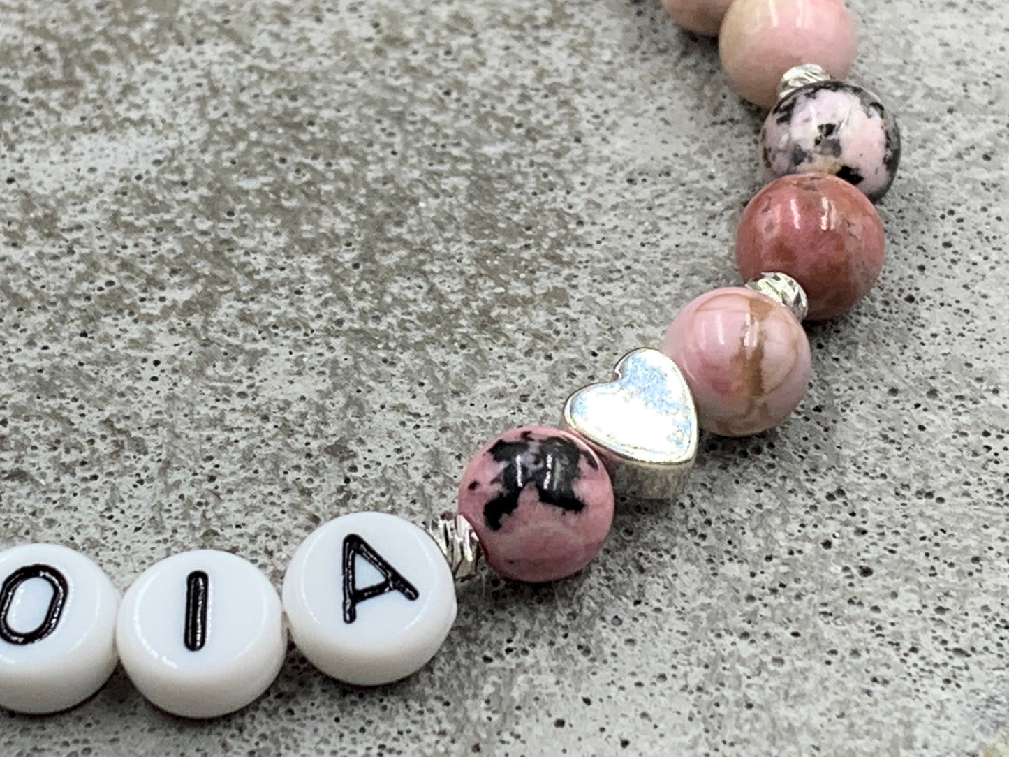 Perlenarmband Initialen Rhodonit echte Naturperlen - Herz Platiniert - Namensarmband Geschenk Liebe Mama Lieblingsmensch - personalisierbar