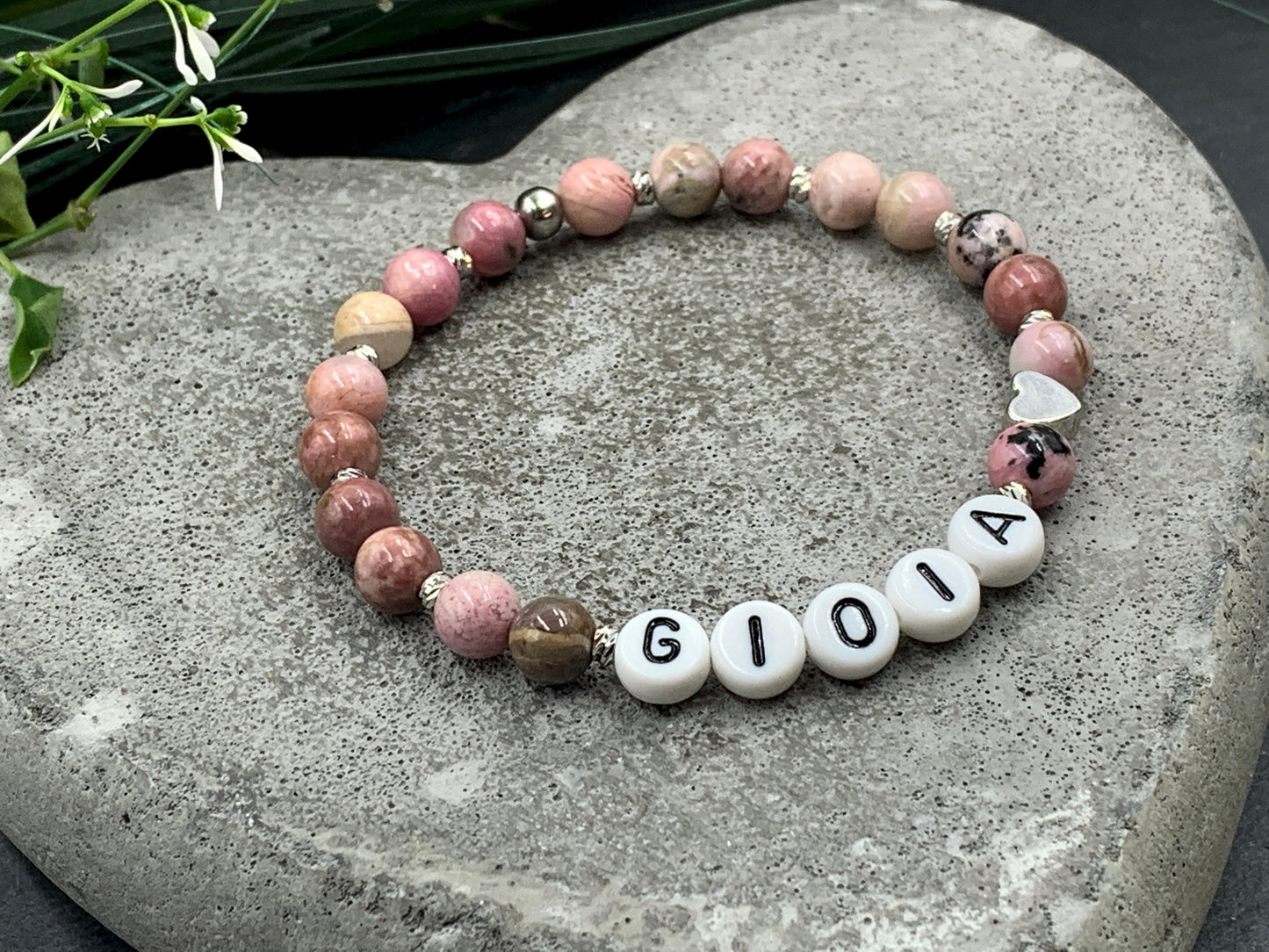 Perlenarmband Initialen Rhodonit echte Naturperlen - Herz Platiniert - Namensarmband Geschenk Liebe Mama Lieblingsmensch - personalisierbar