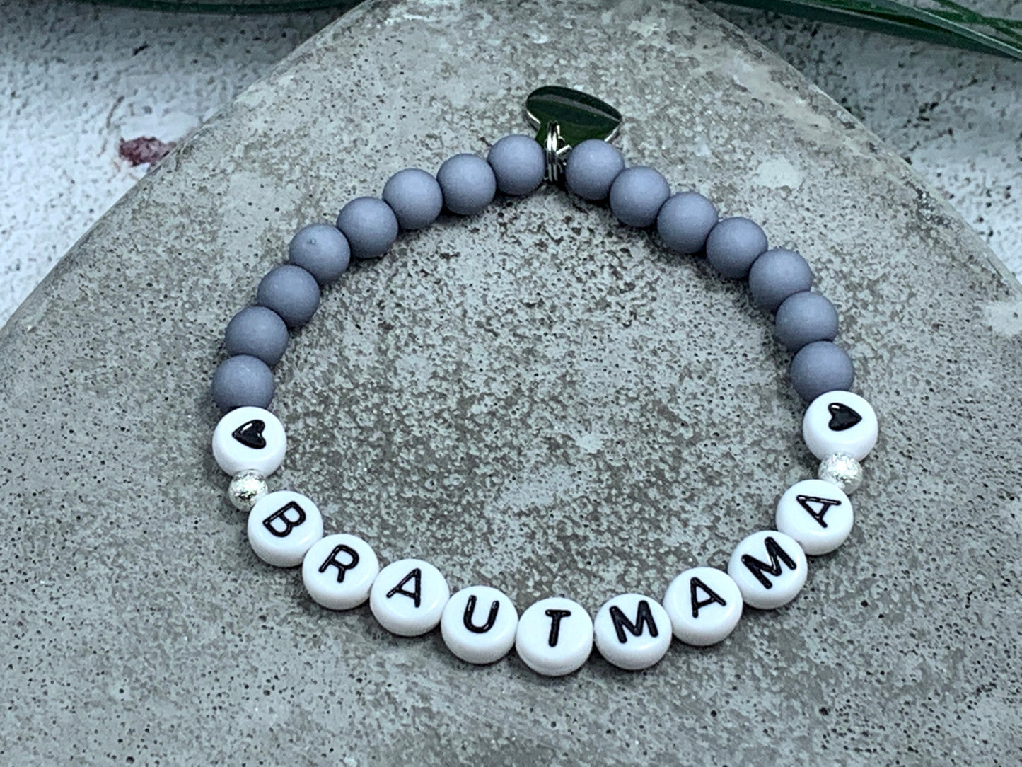 Armband Brautmama Grau Perlen Acryl 6 mm - Geschenk Brautmutter JGA Team Braut Andenken an Hochzeit - viele Farben